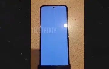 Screenshot taken from TechTalkTV's YouTube video clip on Samsung Galaxy Z Flip4 - Exclusive HANDS ON Leak.