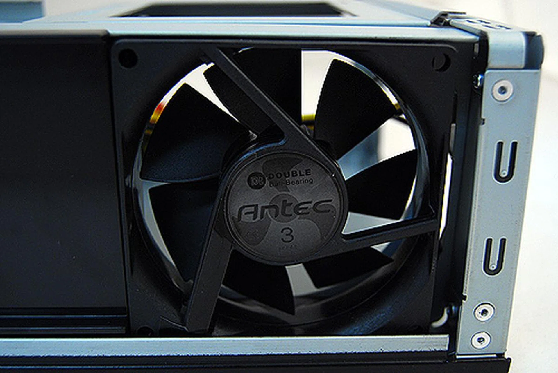 The Antec ISK300-65 uses Antec's very own 80mm TriCool fan. It has a 3-speed selector and it is very quiet at its lowest speed setting.