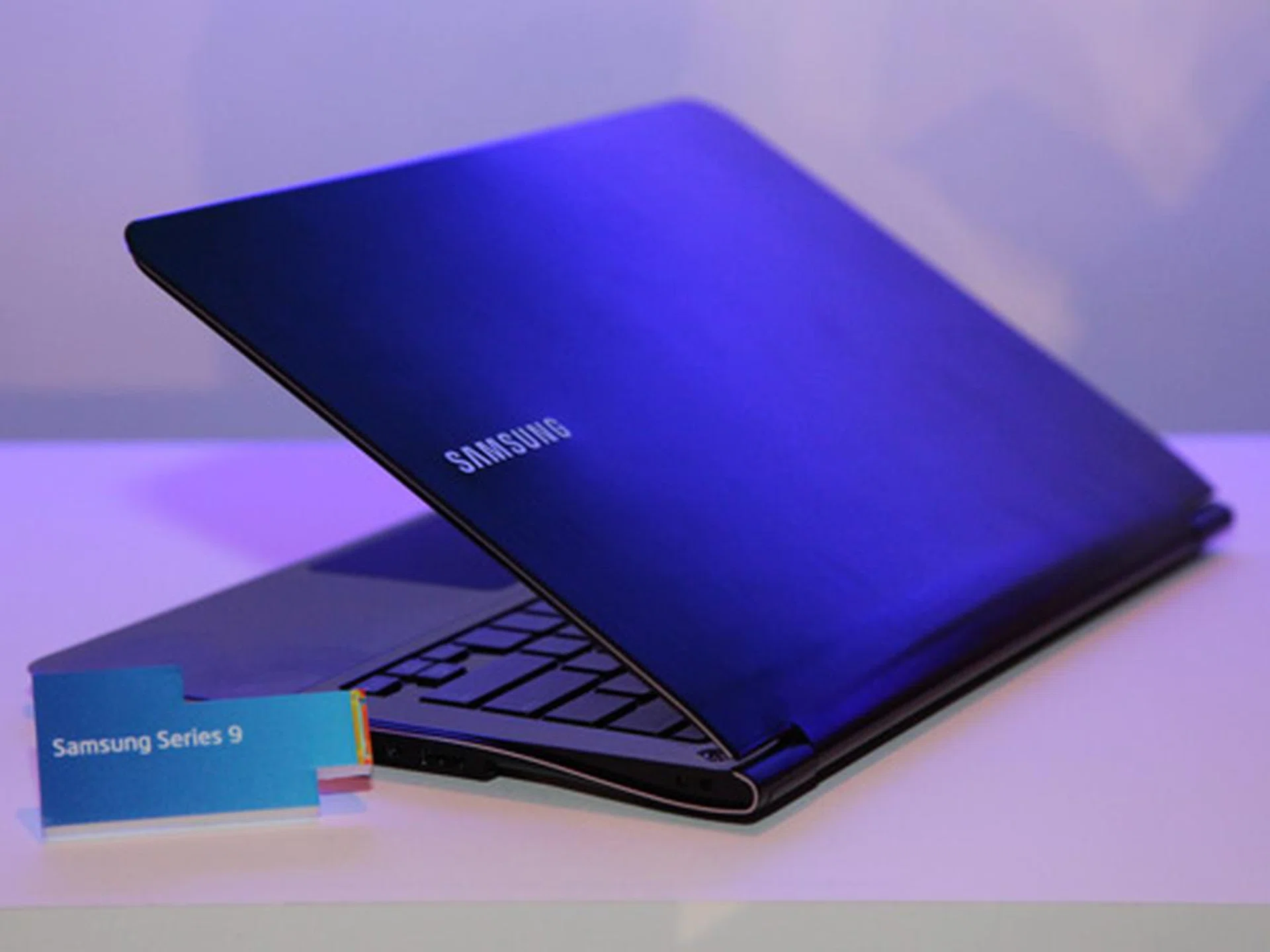 Samsung's new Series 9 laptop with sexy slim curvy lines.