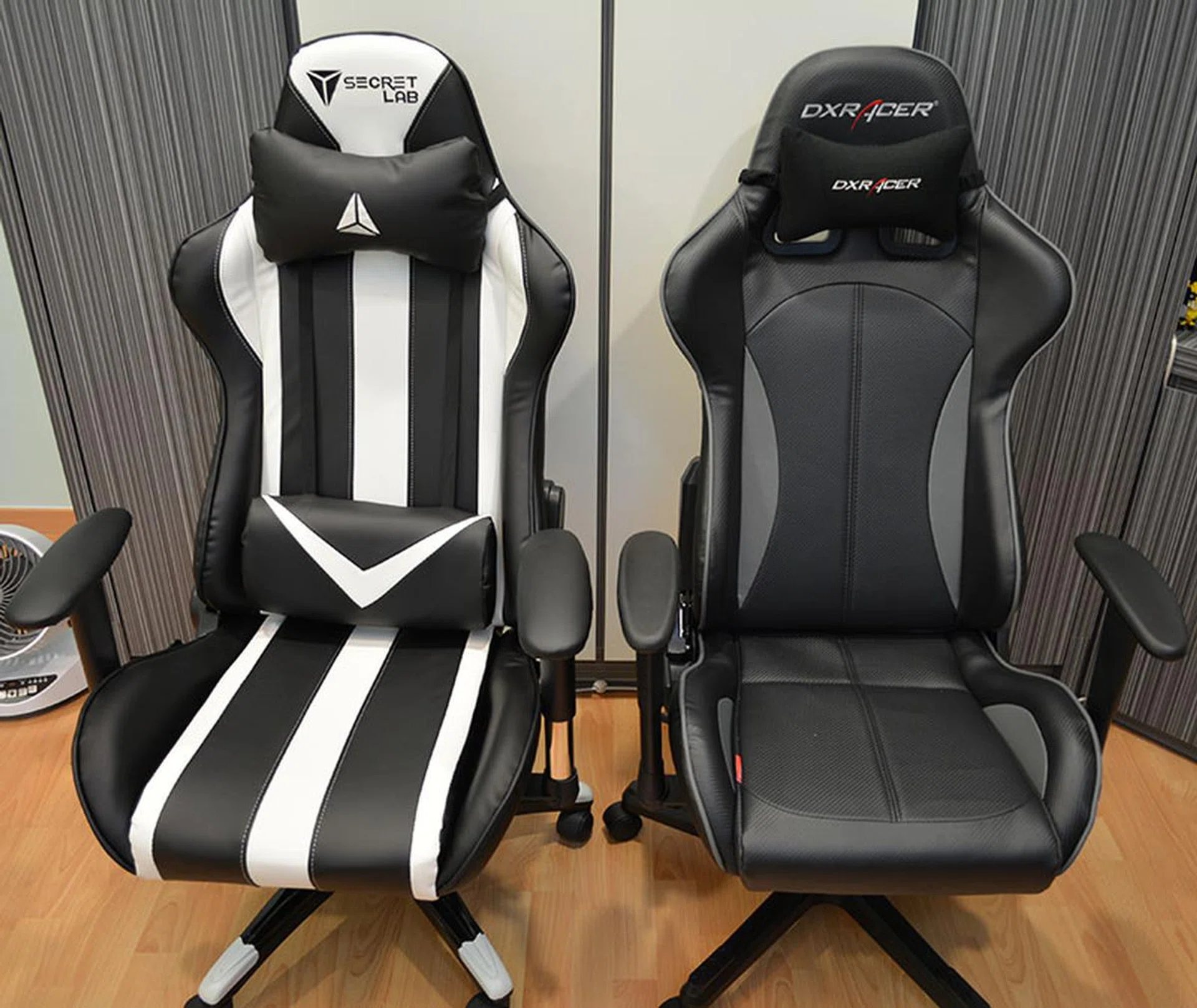 The Throne set beside a DXRacer Formula series chair (OH/FE57/NG).