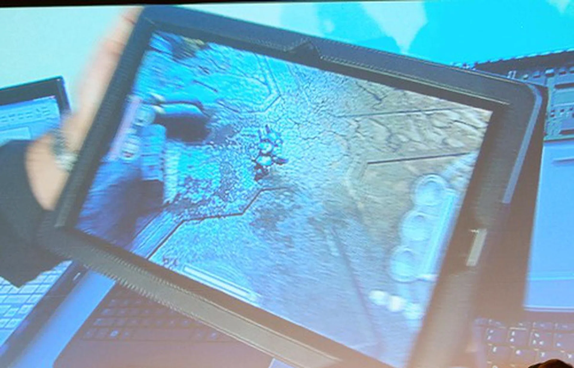 The tablet has excellent graphics performance thanks to the new graphics engine on board the Sandy Bridge processor. To complement it, ASUS and Microsoft worked on refining the display by eliminating the extra air gap between the glass top layer of the screen and the LCD unit itself, and also incorporated the touch sensor and the digitizer input by optically bonding all of these together. The result is a much thinner device of a similar screen size and has excellent viewing angles all-round.