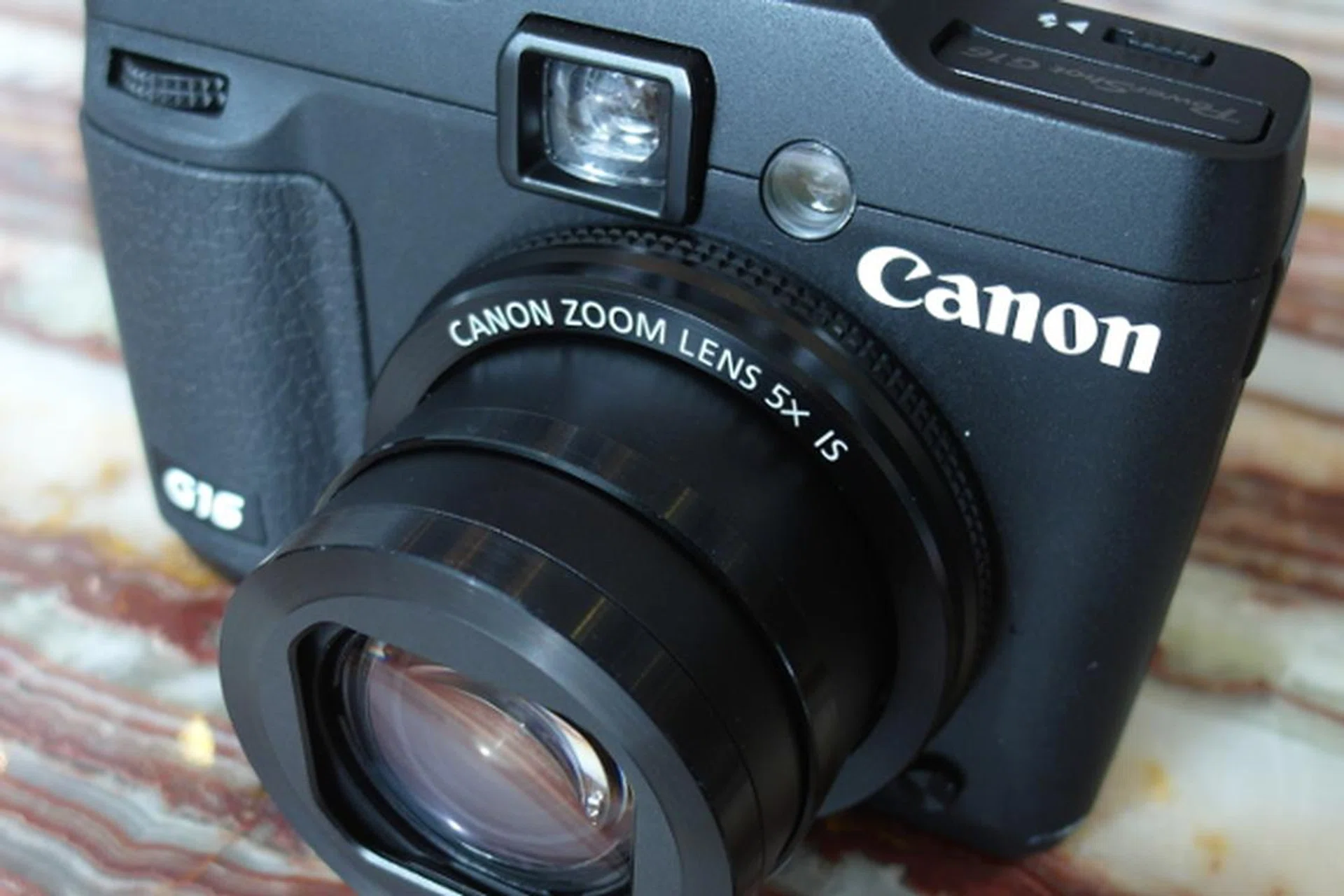 The G16 also has a hotshoe mount, so you can mount Canon's Speedlite external flashes if you ever need a burst of light. 