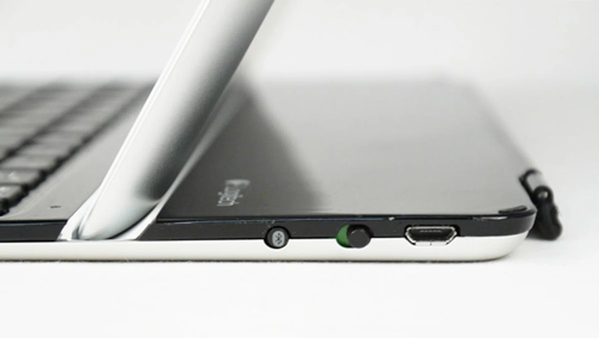 On the Logitech Ultrathin Keyboard, look to its right profile to find a small Bluetooth button (to repair the device), an on-off switch and a micro-USB port for recharging the keyboard.