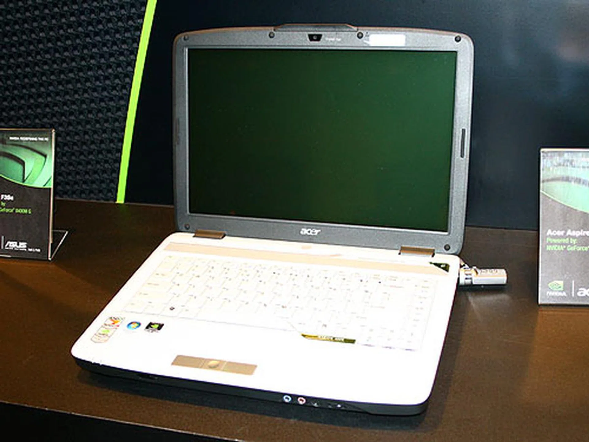  The Acer Aspire 4520G's graphics is based on NVIDIA's GeForce 8400M GS.  