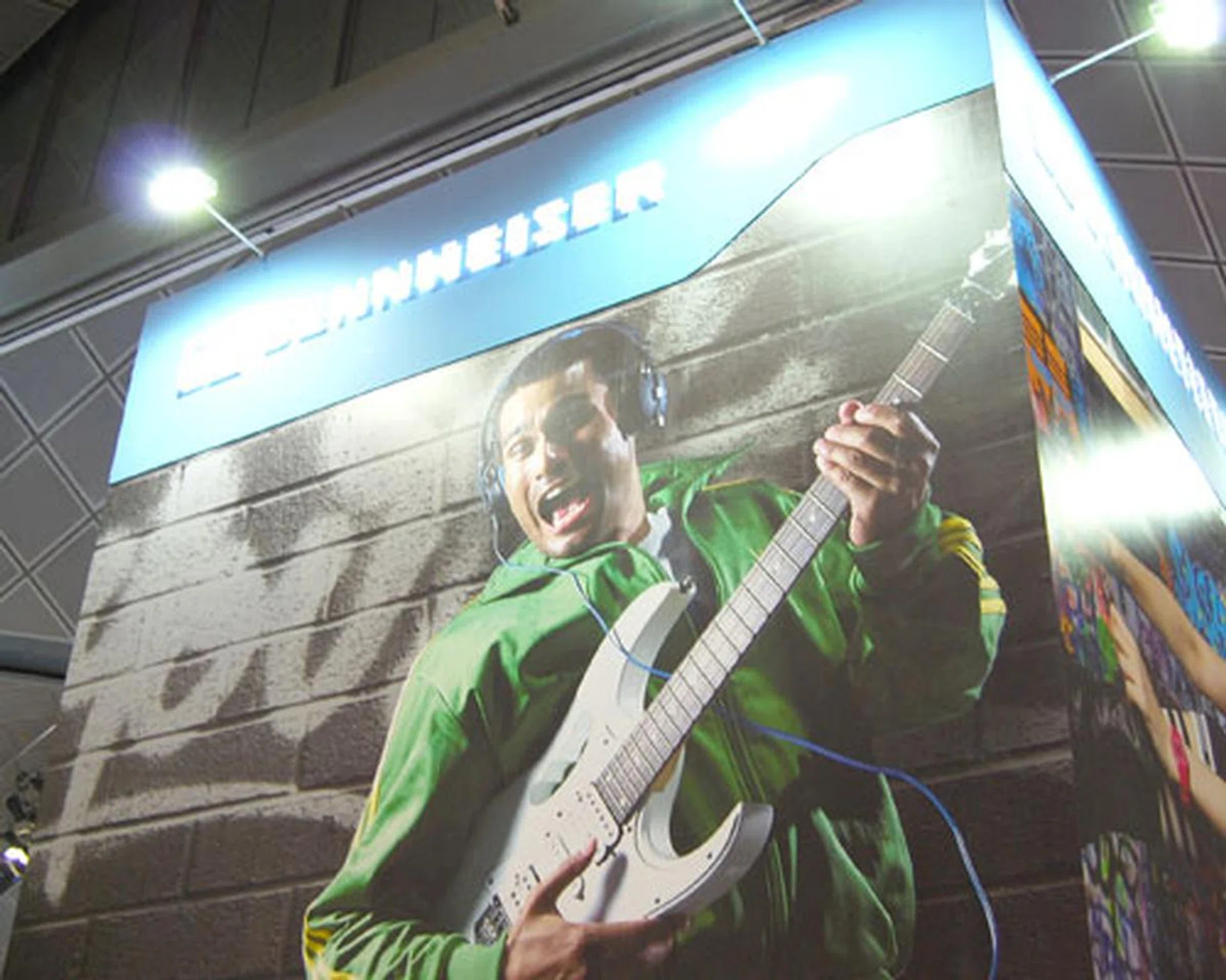 Head on down to the Sennheiser booth at level 6 and treat your ears to some audio pleasure at IT Show 2011.