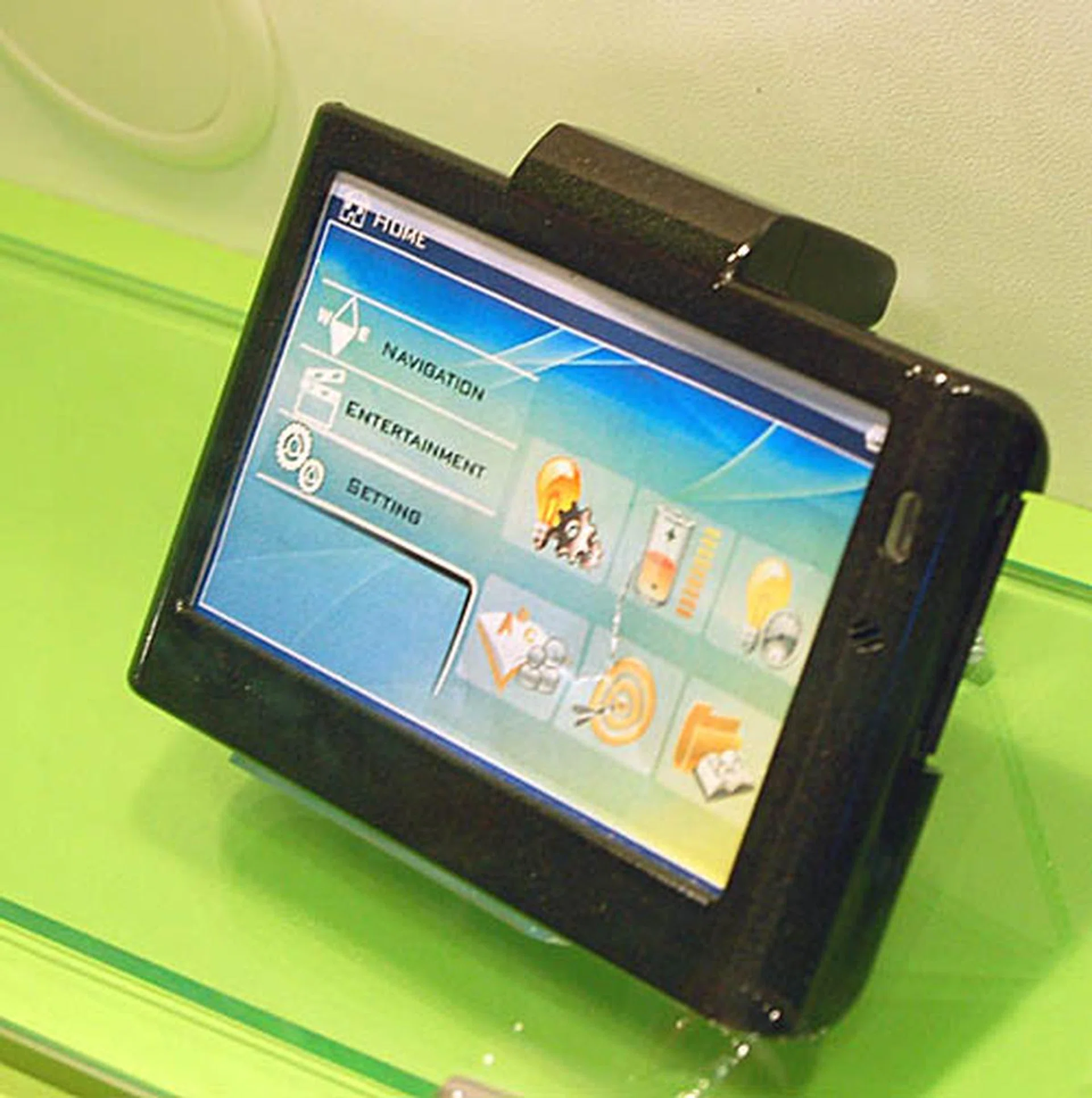  With its fingertip touch-screen interface, this GPS Navigator GP3000 has a 3.5-inch TFT screen and SD/MMC memory card expansion slot. There's even media (MP3, video) playback functionality and users can also view photos on it.  