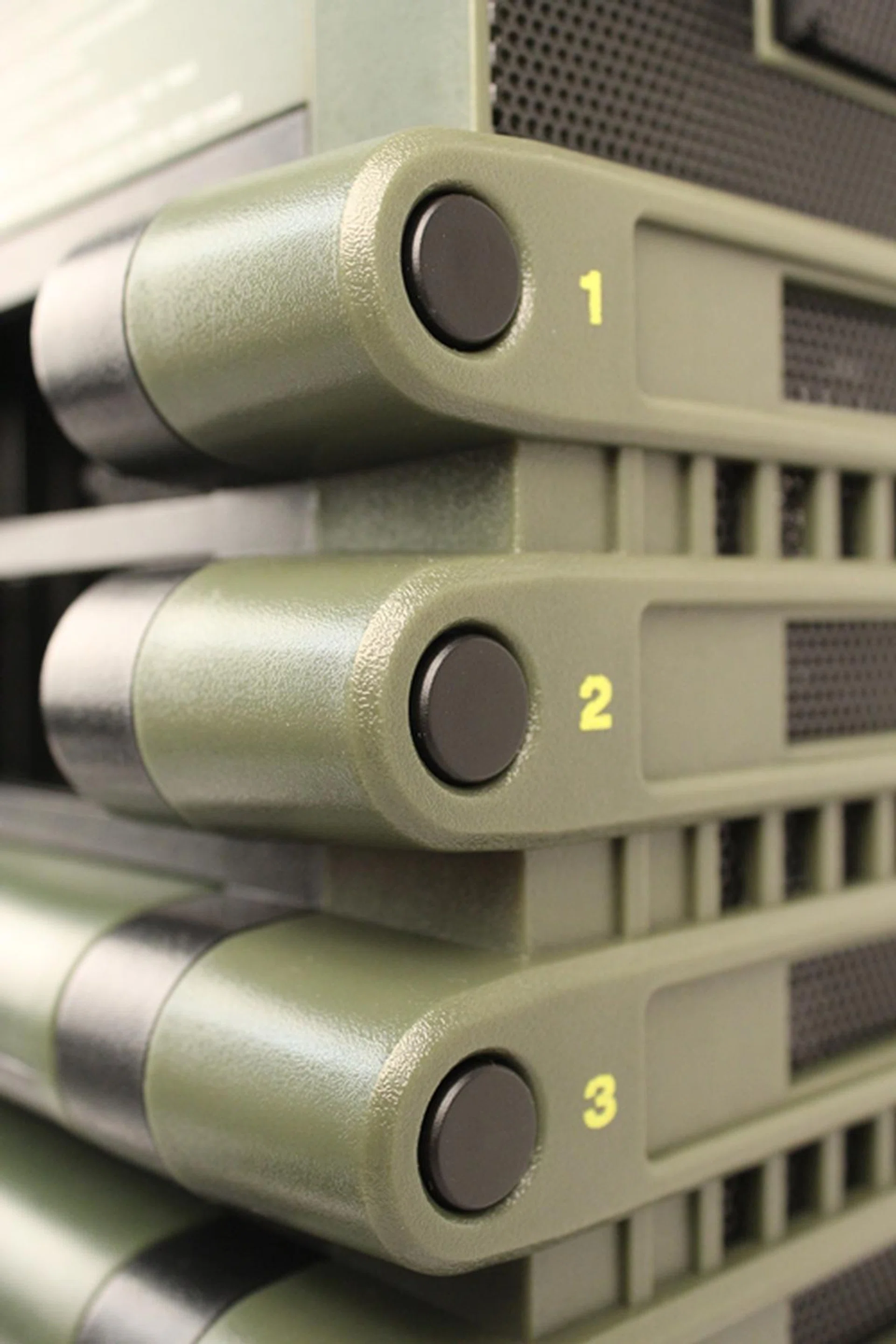 We had to press and hold the front release button before we could slide out the 3.5-inch drive bay tray.