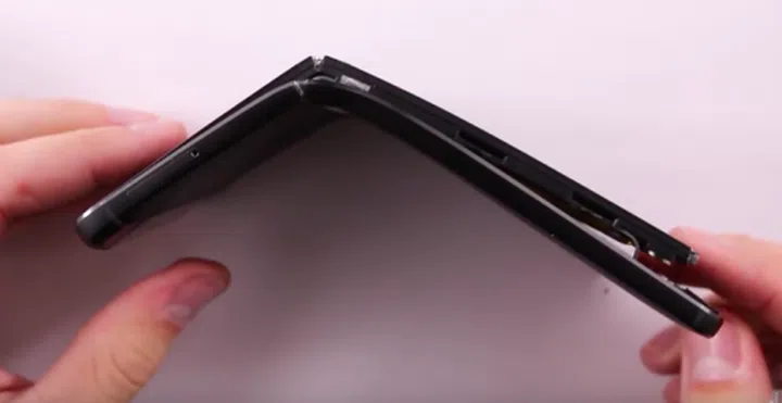 Image source: Screenshot taken from JerryRigEverthing's Youtube video