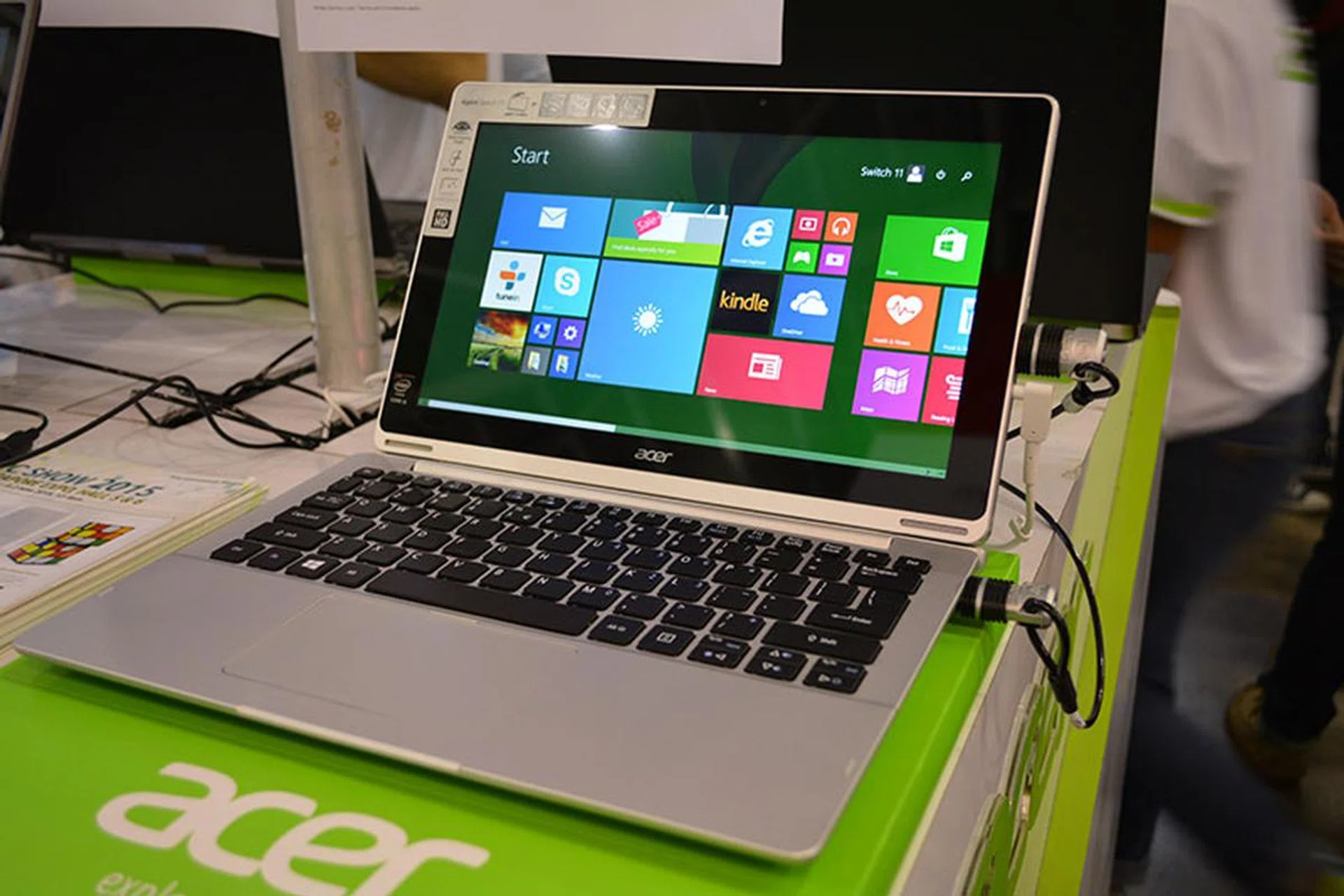 The Acer Aspire Switch 11 is an 11.6-inch hybrid device that can be used as a regular laptop or tablet. The 1920 x 1080 pixel IPS display can even be detached from the keyboard and attached in reverse for a more seamless viewing experience. It is equipped with a 1.6GHz Intel Core i5-4202Y processor, 4GB of RAM, and a 60GB SSD and 500GB HDD. It is selling at the PC Show for just $1,298, down from a usual price of $1,498. The cheaper model with an Intel Core i3-4012Y processor costs $799 (U.P: $999).