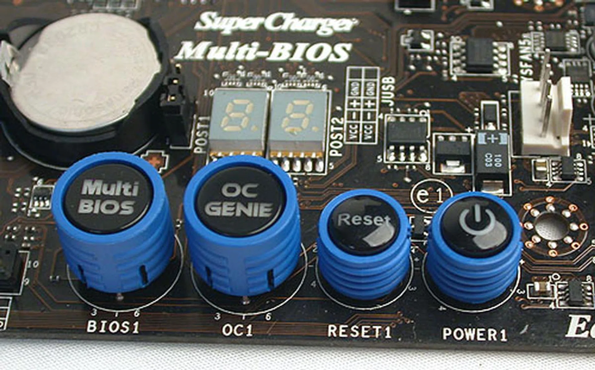 Besides the power and reset buttons, MSI has its one-button auto-overclocking utility, OC Genie. The new addition is the Multi BIOS feature, which is basically a feature for the backup tertiary BIOS. 