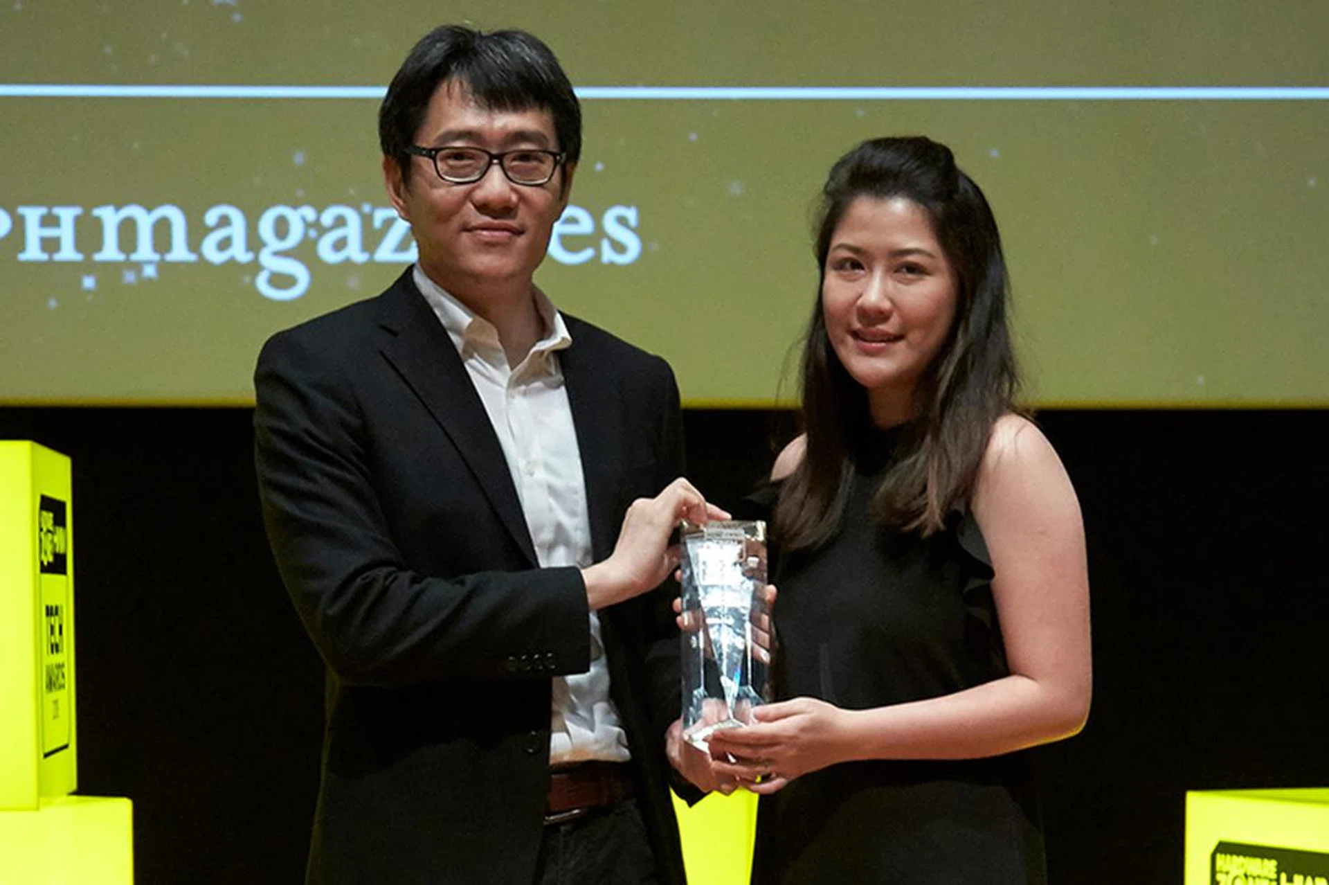 Epson wins 3 awards: Editor's Choice for Best AIO Color Inkjet Printer and Best Business Projector; and Readers' Choice for Best Business Projector Brand. Receiving the awards here is Ms. Claudia Ong, Product Manager for Printers for Epson Singapore. 