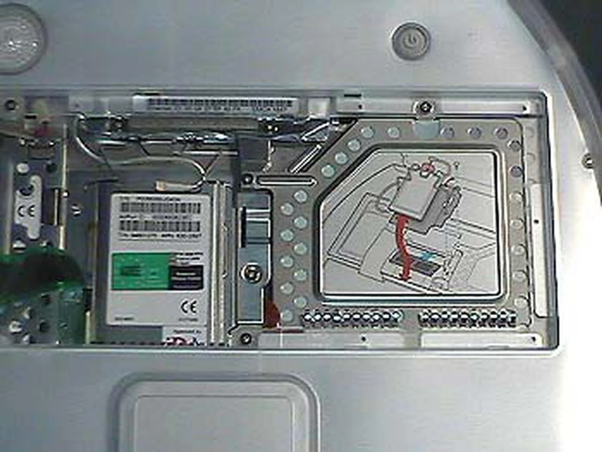  Strangely enough, we didn't actually take pictures of the entire unit, though we have a shot of its internals. In this shot, the keyboard was removed to reveal the internals.  