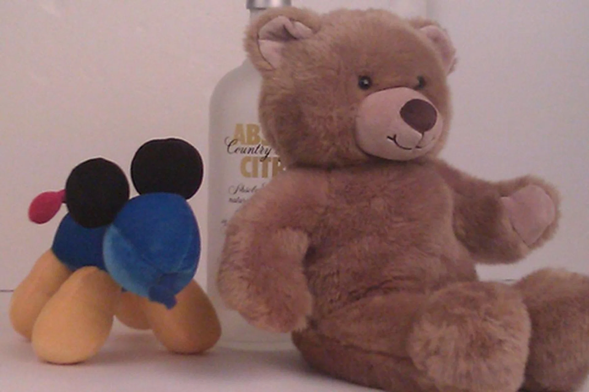 Details are a little fuzzy here, and not exactly impressive. We shot this photo under strong incandescent light to test its white balance compensation, and it was way off from our findings here, which left us with a reddish background.