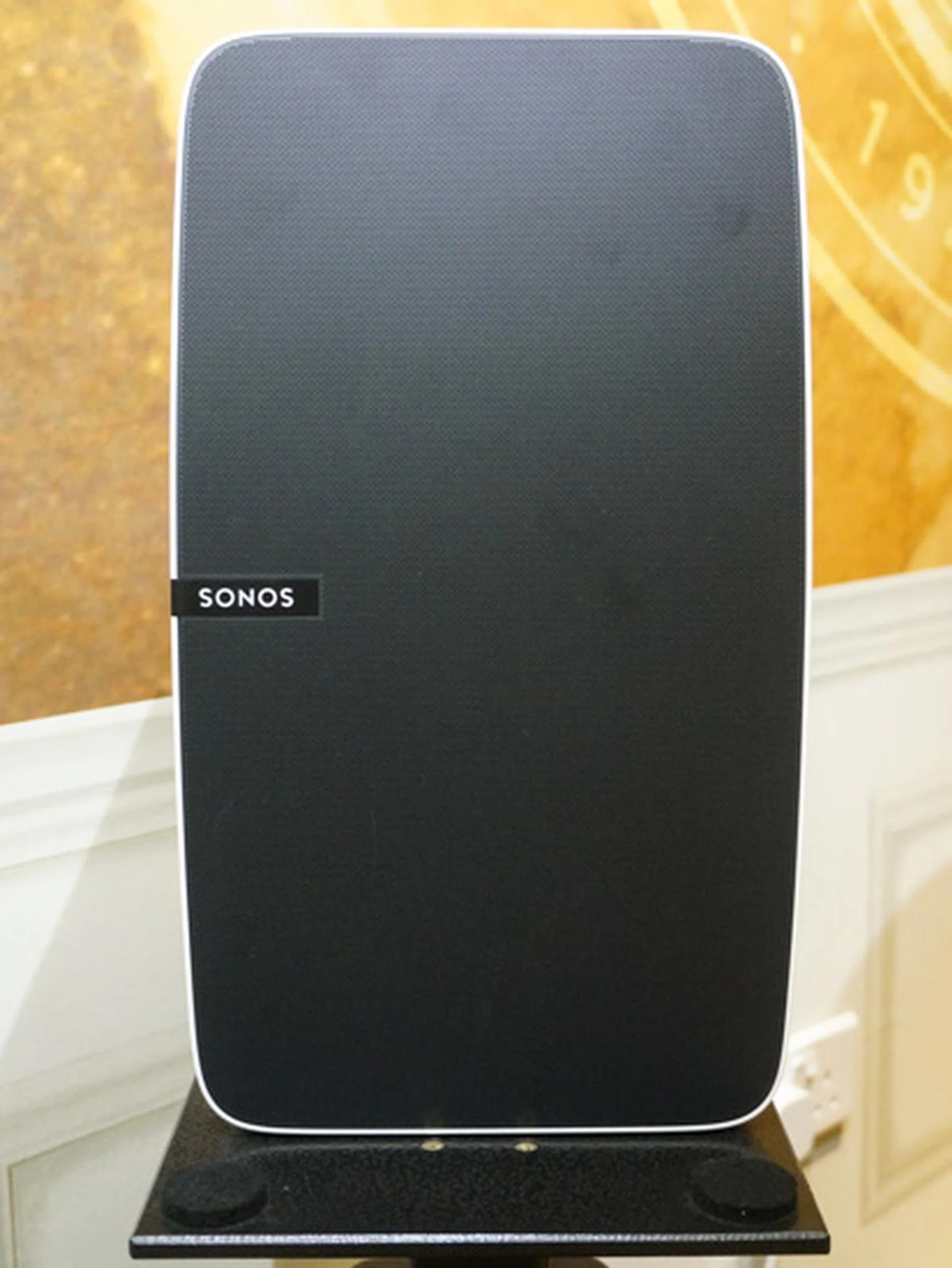 The new Play:5 speaker gives a focused, intense sweet spot in vertical orientation.