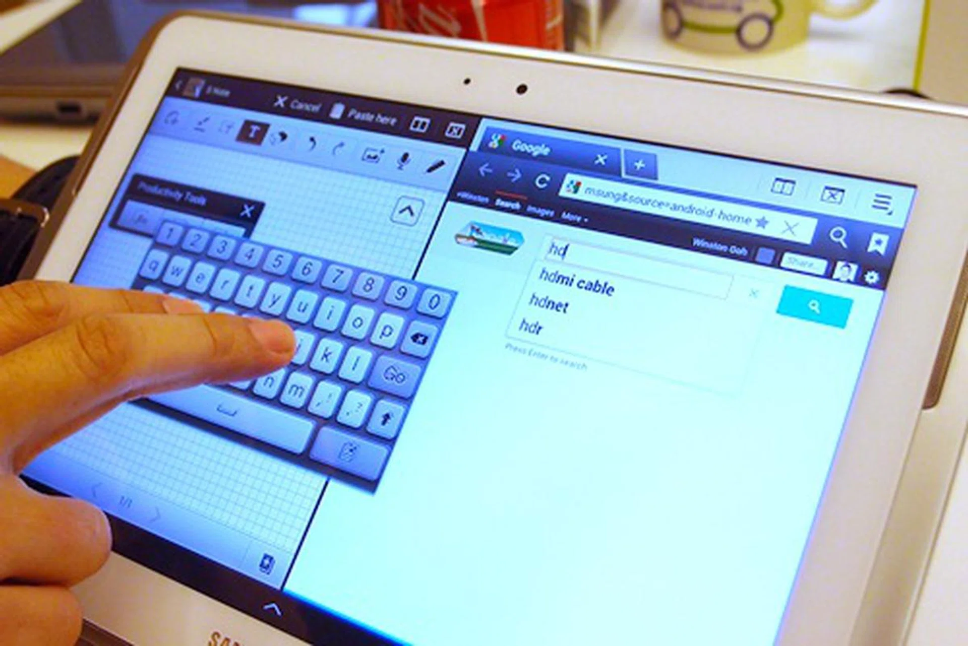 Long press on the floating keyboard to move it around on the screen. With the S Note opened on the right and a web browser on the left, the Galaxy Note 10.1 provides a cohesive note-taking experience.