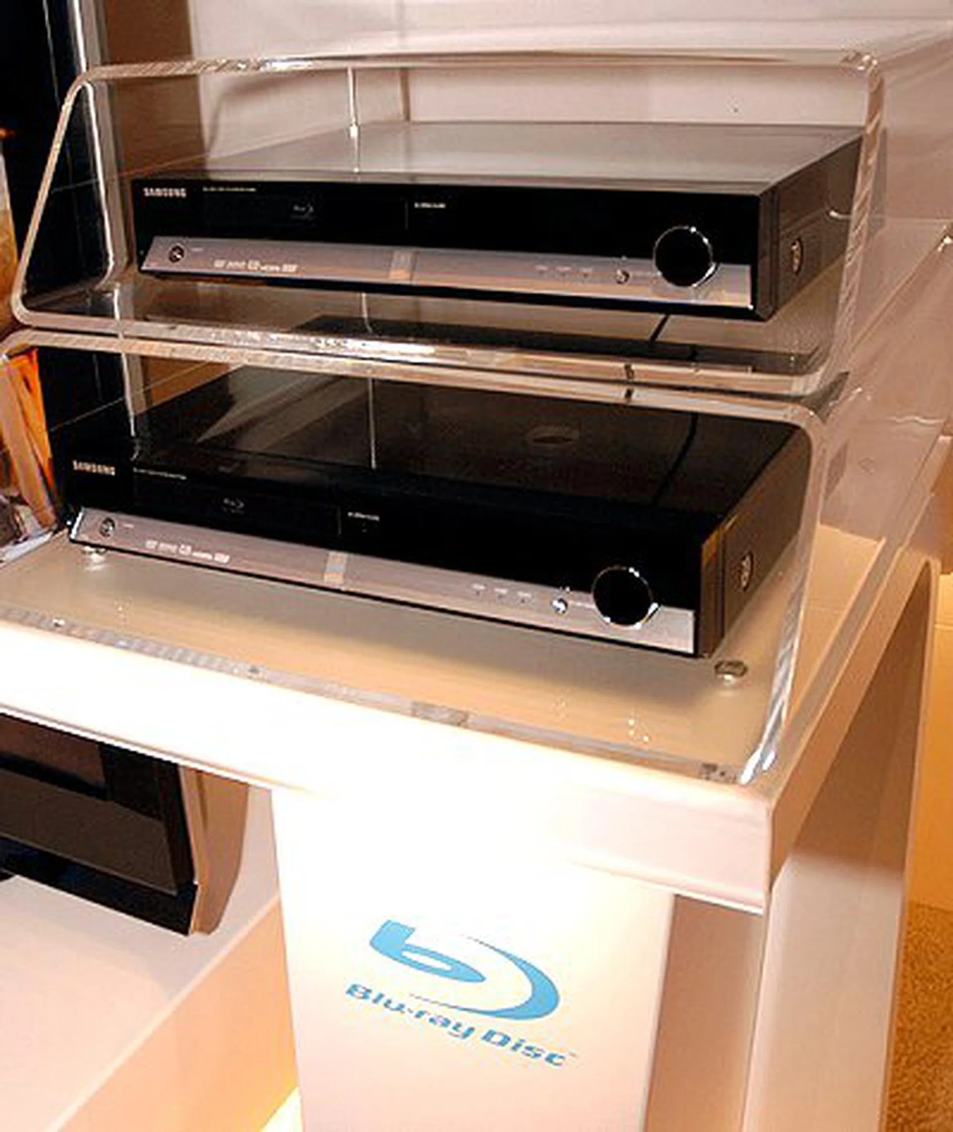 Samsung's BD-P1000 is its first Blu-ray player that offers full 1080p output via HDMI. While it has been launched in the US since June, it will be available in Europe from October.