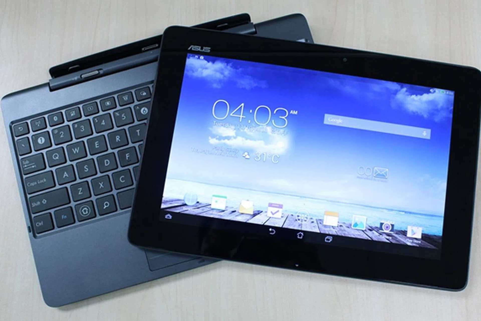ASUS continues to blur the line between a tablet and a netbook with its latest Transformer Pad TF701T.