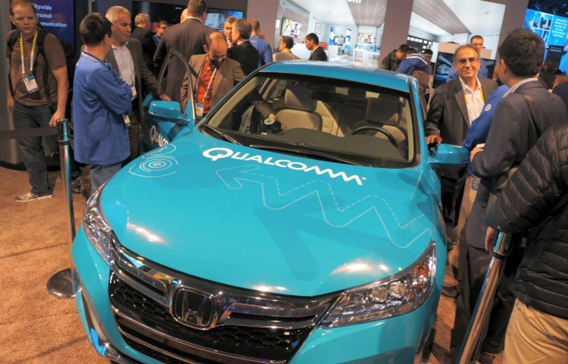 It may look like a standard Honda Odyssey, but in fact the crowd is here to check out how this retrofitted car charges wirelessly! Provisioned by the Qualcomm Halo group, their Wireless Electric Vehicle Charging (WEVC) system, it tackles a common issue associated with charging for electric vehicles - the need to physically plug the vehicle to a power outlet. The Qualcomm WEVC system uses magnetic resonance to couple power from a base charging unit to the vehicle charging unit.