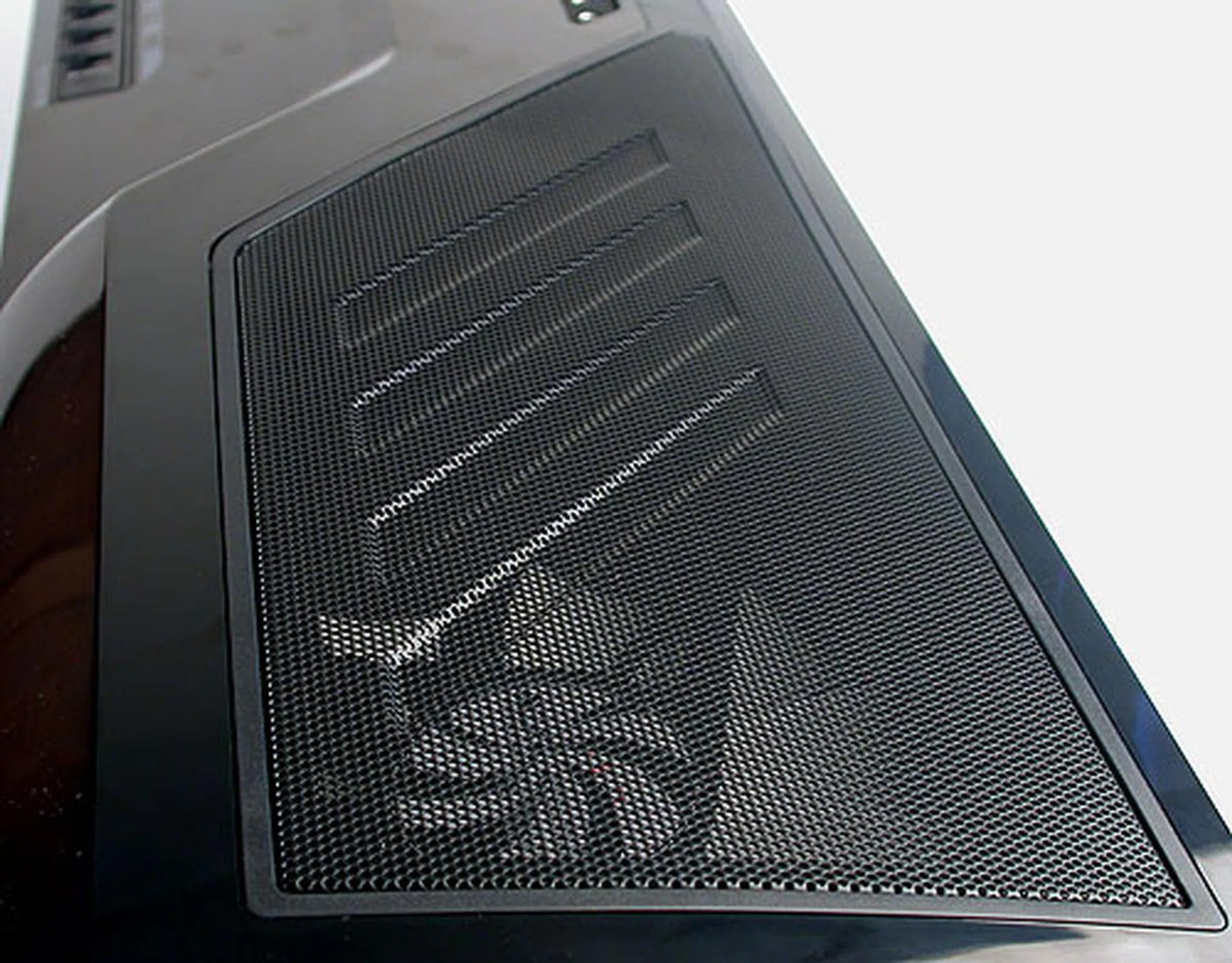 The top of the casing is dominated by this large ventilation mesh, while underneath sits the installed 200mm fan with blue LED lights. There's also a filter and space for another 200mm fan (optional).