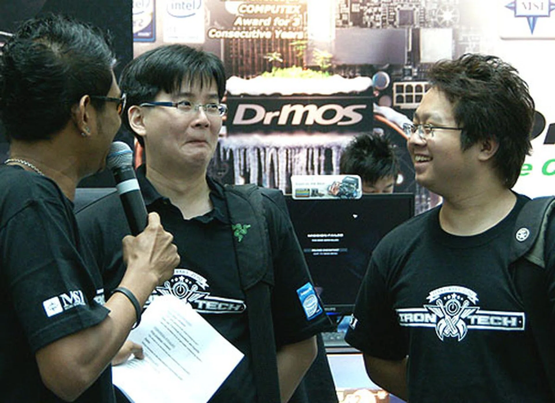  Here's our Singapore contestants, Chen Tianyi and Jeremiah Ong getting interviewed by the emcee before the competition started.  