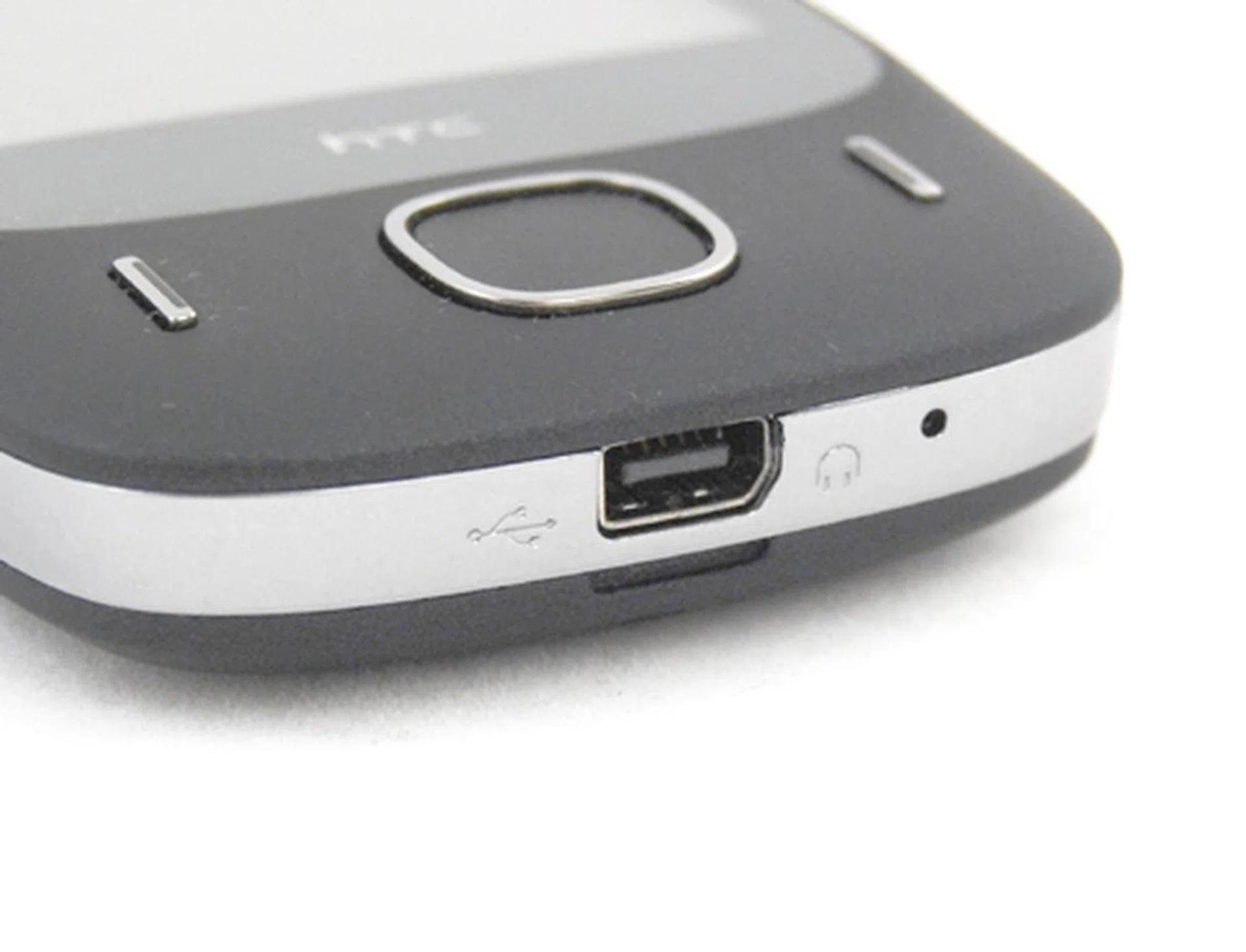 The mini-USB got a thumbs-up from us for the ease of connectivity to the PC for ActiveSync purposes. As with most HTC devices, this will be the universal port for data, audio and power connectivity.