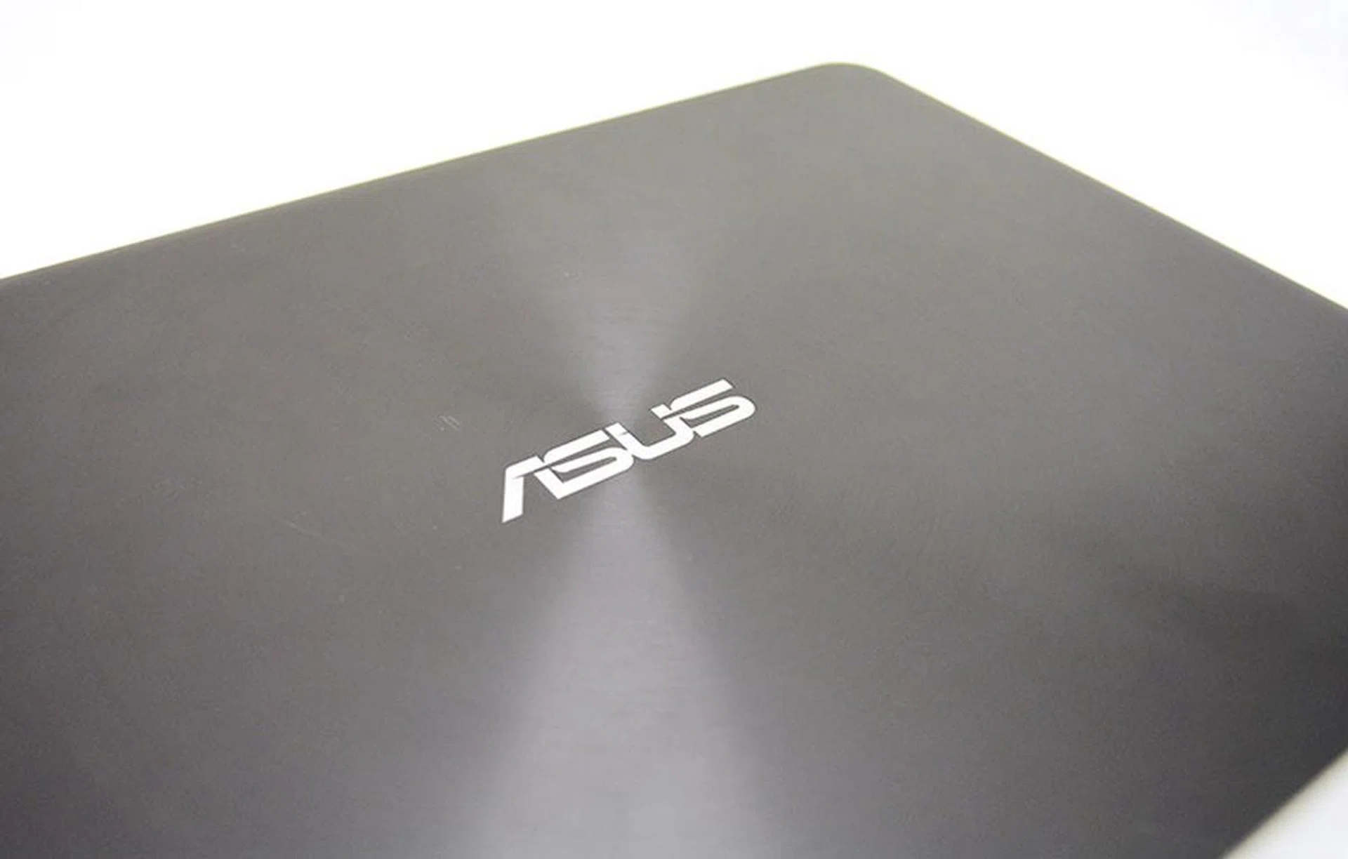 ASUS ZenBook UX305 design