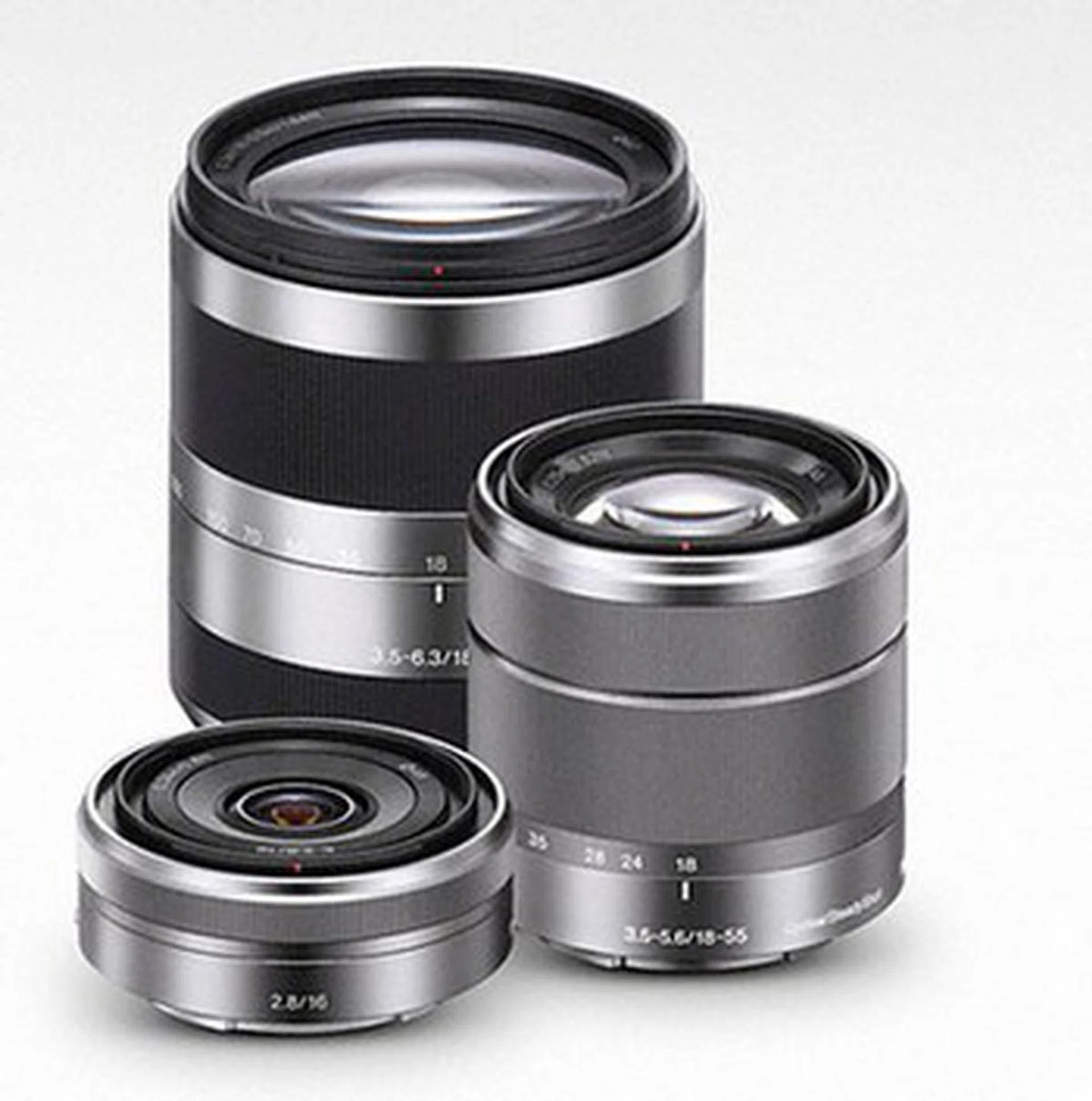 3 lenses will be available at launch, a wide-angle 16mm F2.8, a standard zoom 18-55mm F3.5-5.6 and a high-zoom 18-200mm F3.5-6.3. An ultra-wide and a fisheye converter will also be available, as well as an A-mount adapter.