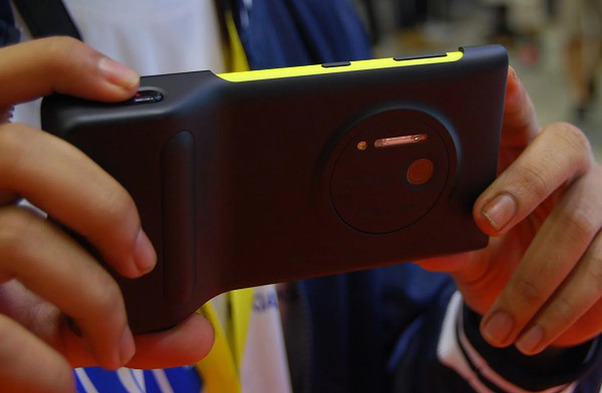 Here's another view of the phone, but with the optional camera grip for added grip and battery life.