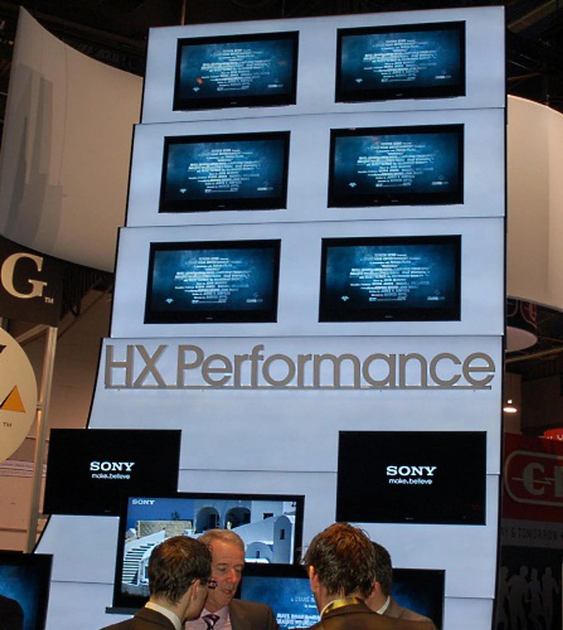 Performance here for the HX represents the fact that Sony intends this series to have the best picture quality among the new BRAVIAs. Besides the full listing of Sony BRAVIA features, it lacks integrated 3D, though it is 3D ready, so users have the choice to equip it with 3D in the future by buying the emitter and glasses. Monolithic design of course.