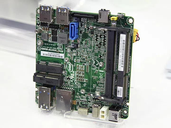 The SATA port, mini PCIe slots and SODIMM connectors are all located on the opposite side of the board.