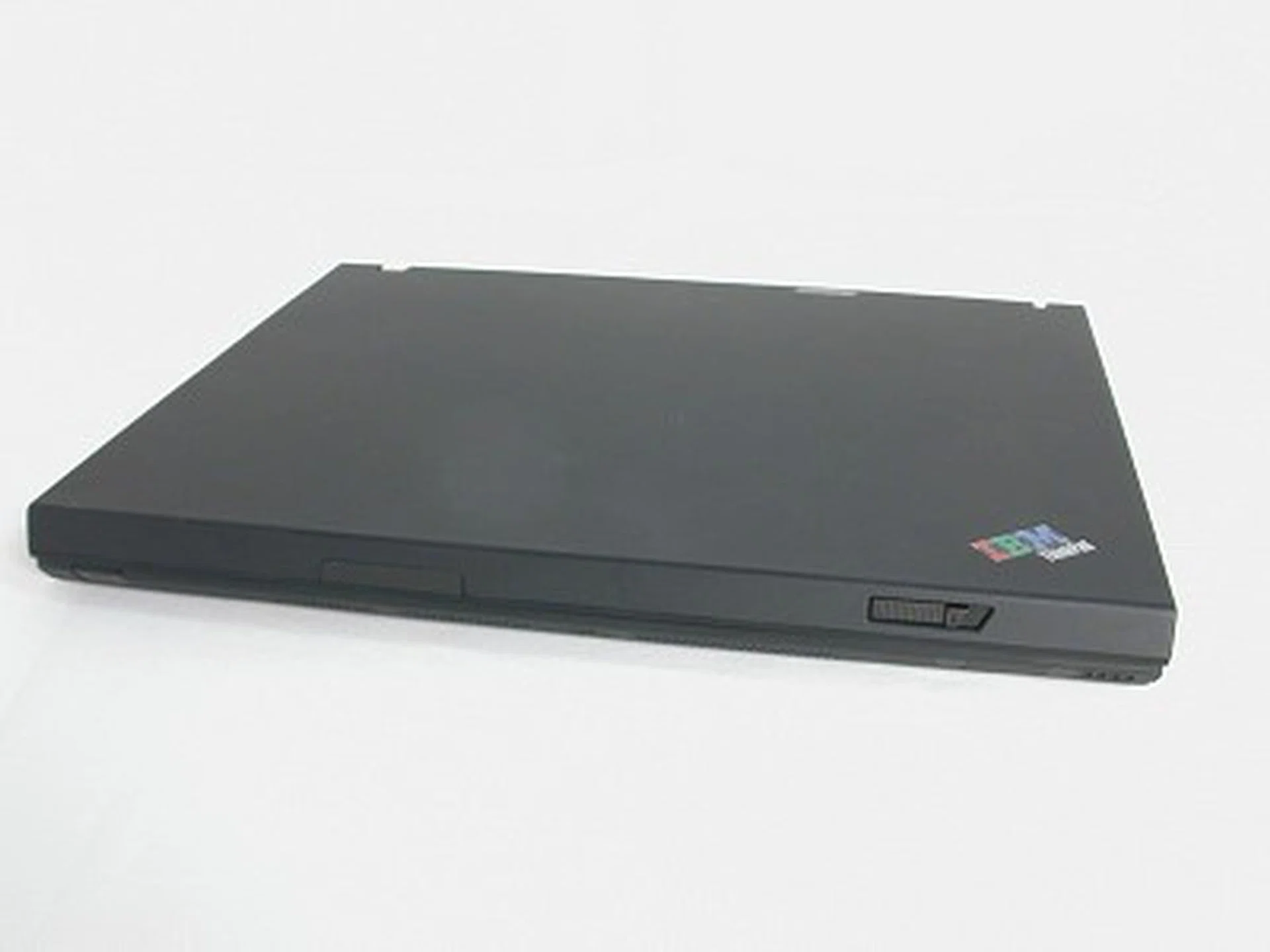 Scoring a perfect five from us was the IBM's ThinkPad T40 which amazed us with its sturdy and well-engineered build.