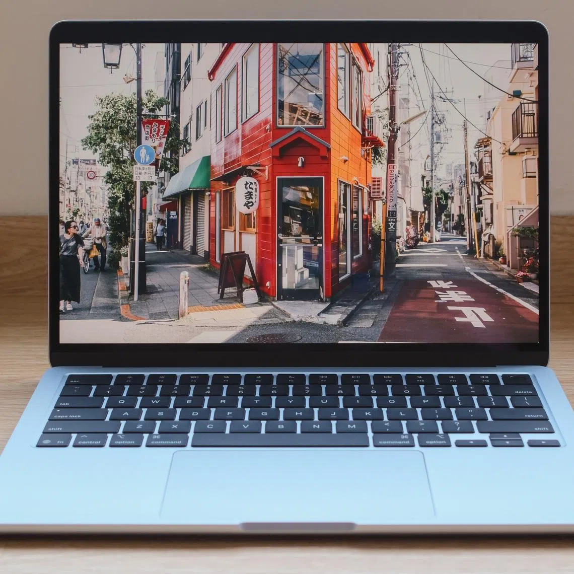 Apple M4チップ Airゴールド 薄型ノート MacBook