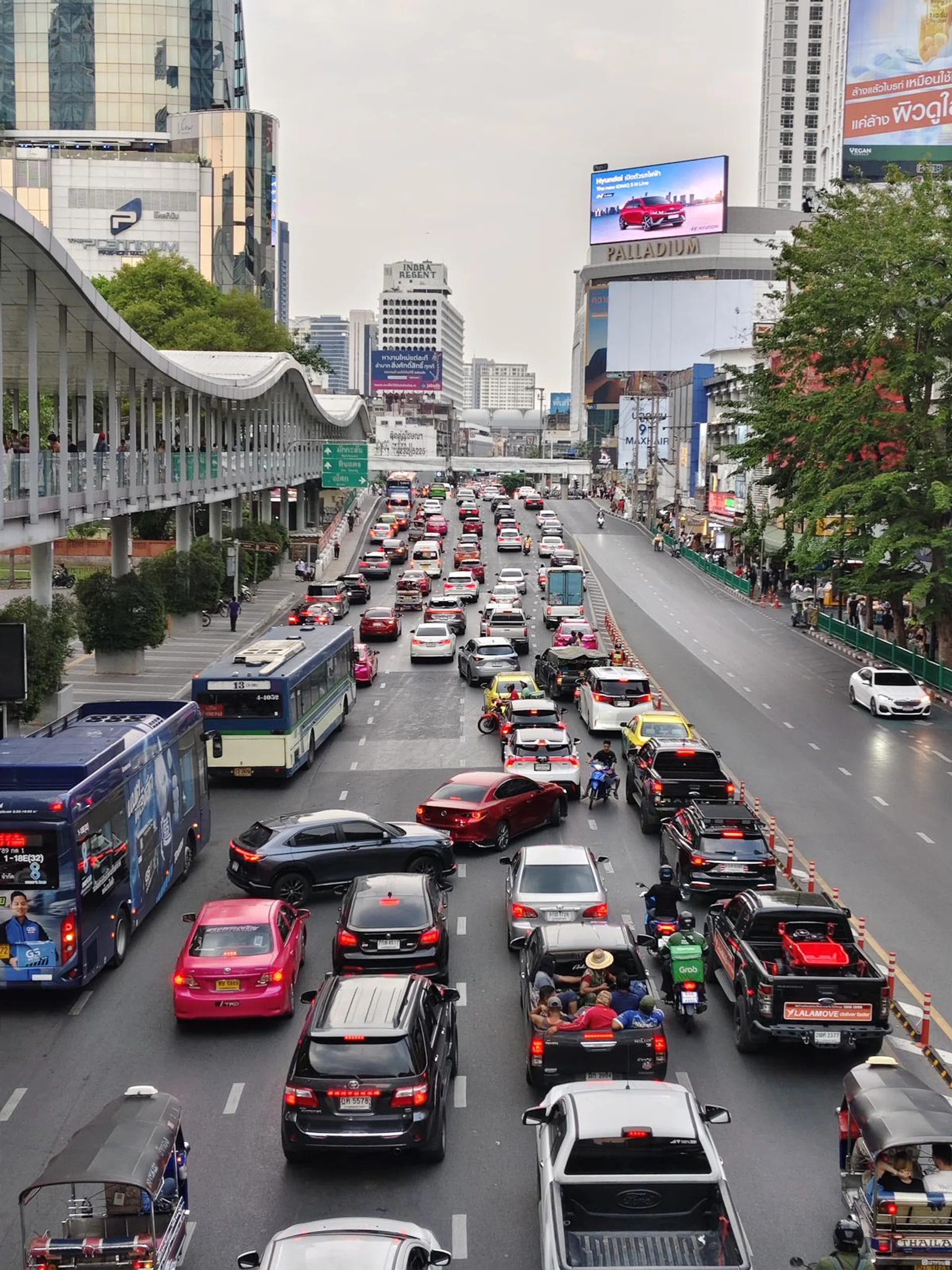 Main camera, 2x zoom. Photo: HWZ.