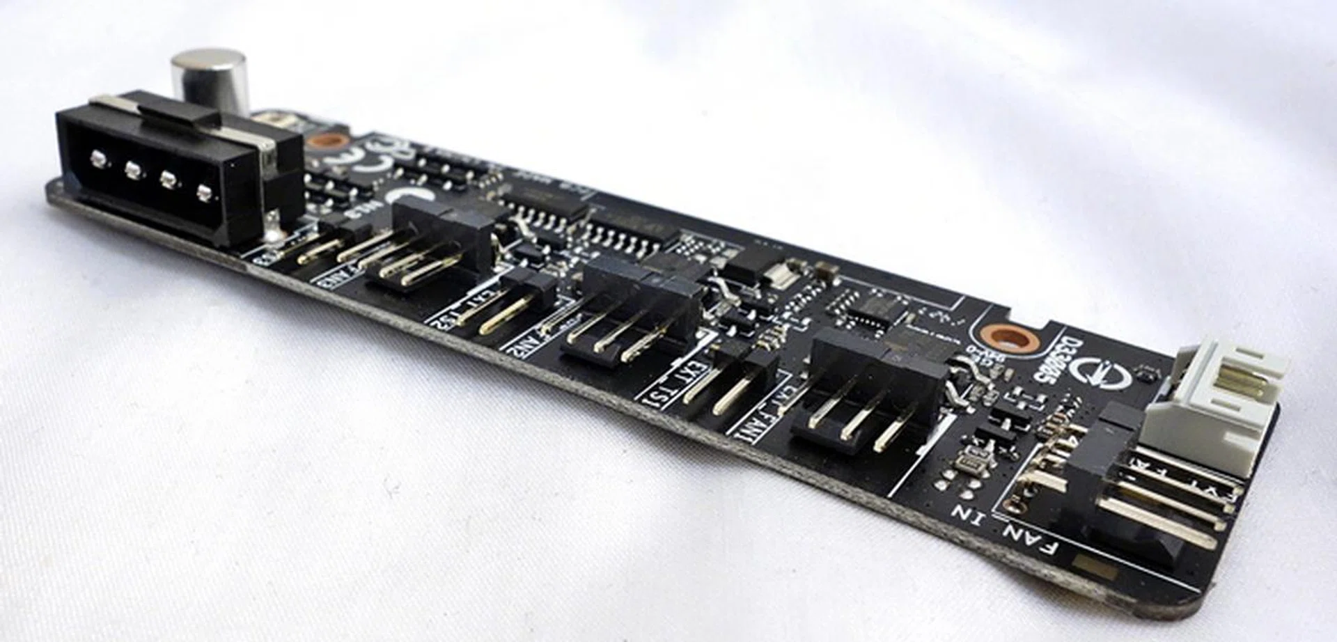 The fan extension card allows you to attach up to three more cooling fans; in addition to the nine cooling fans that can be installed with the board's fan connectors.