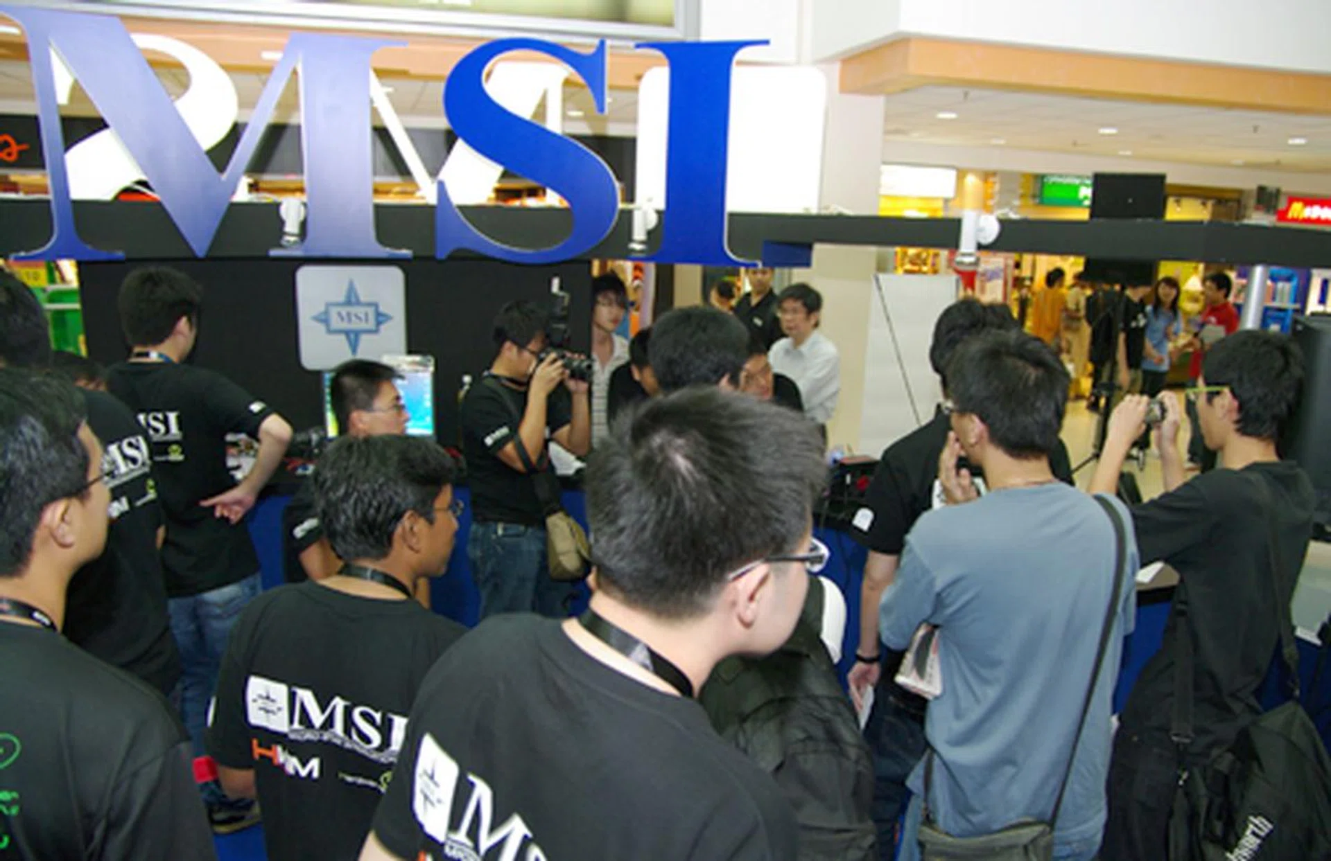  Contestants started gathering around Jeremiah's station when news of his first failed PCMark 05 benchmark was heard. But (unfortunately for everyone except Jeremiah), he bounced back with an impressive score of 10497 on his second try.  
