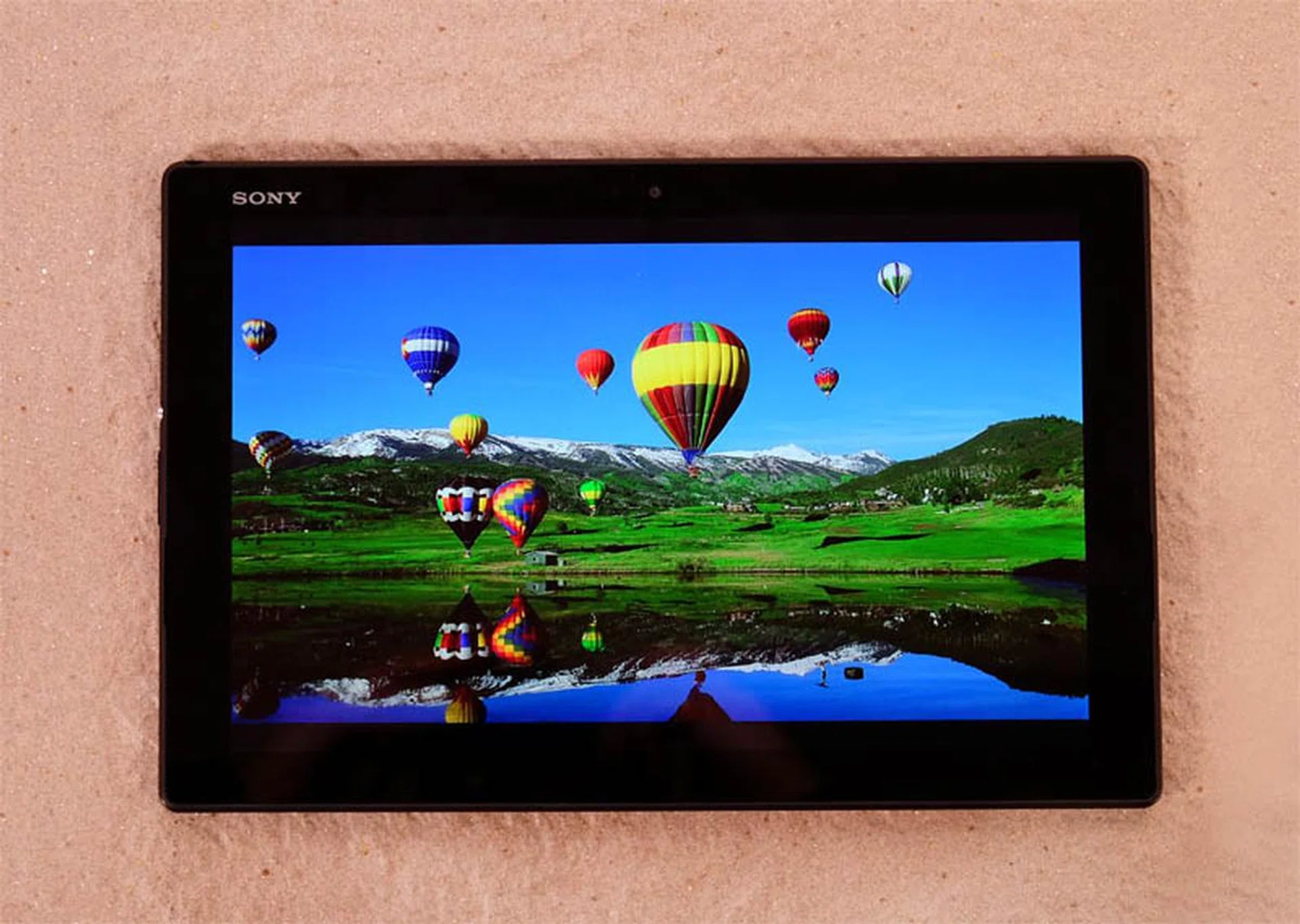 Colors were a little vivid, but the Z4 display is excellent overall.