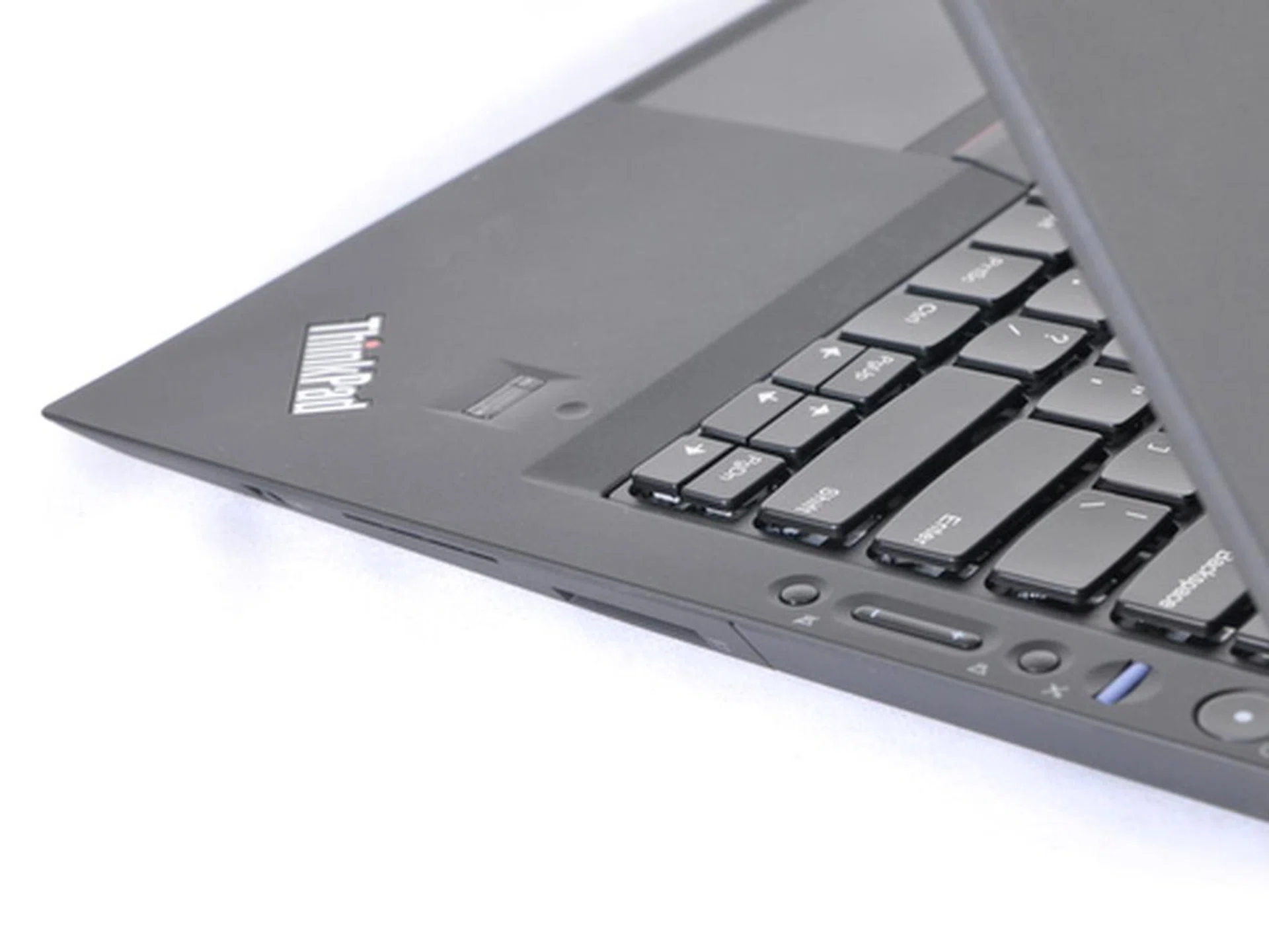 The ThinkPad weighs in at 1.7kg, and measures a svelt 16.5mm at it’s thinnest point.