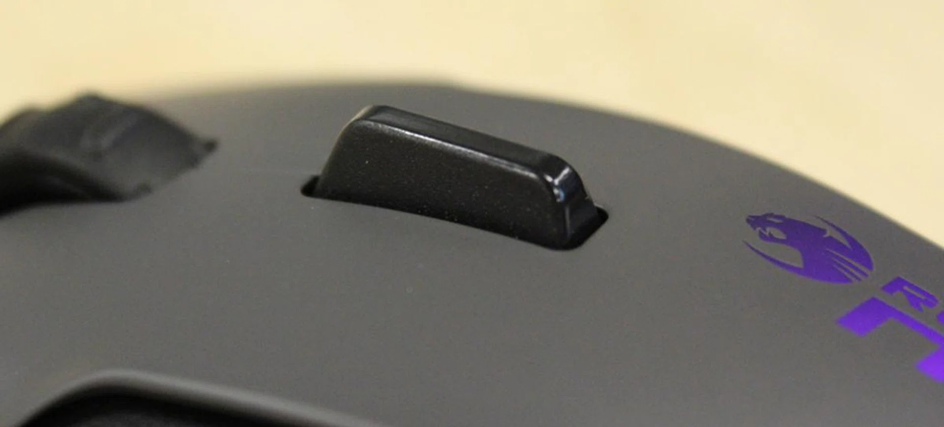 We never did like the Dorsal Fin, even when it was unique to the Roccat Tyon. We felt it was awkward to use on that mouse and it's still as awkward on the Roccat Nyth. We wish the Roccat Nyth had the Roccat Tyon's X-celerator paddle instead.