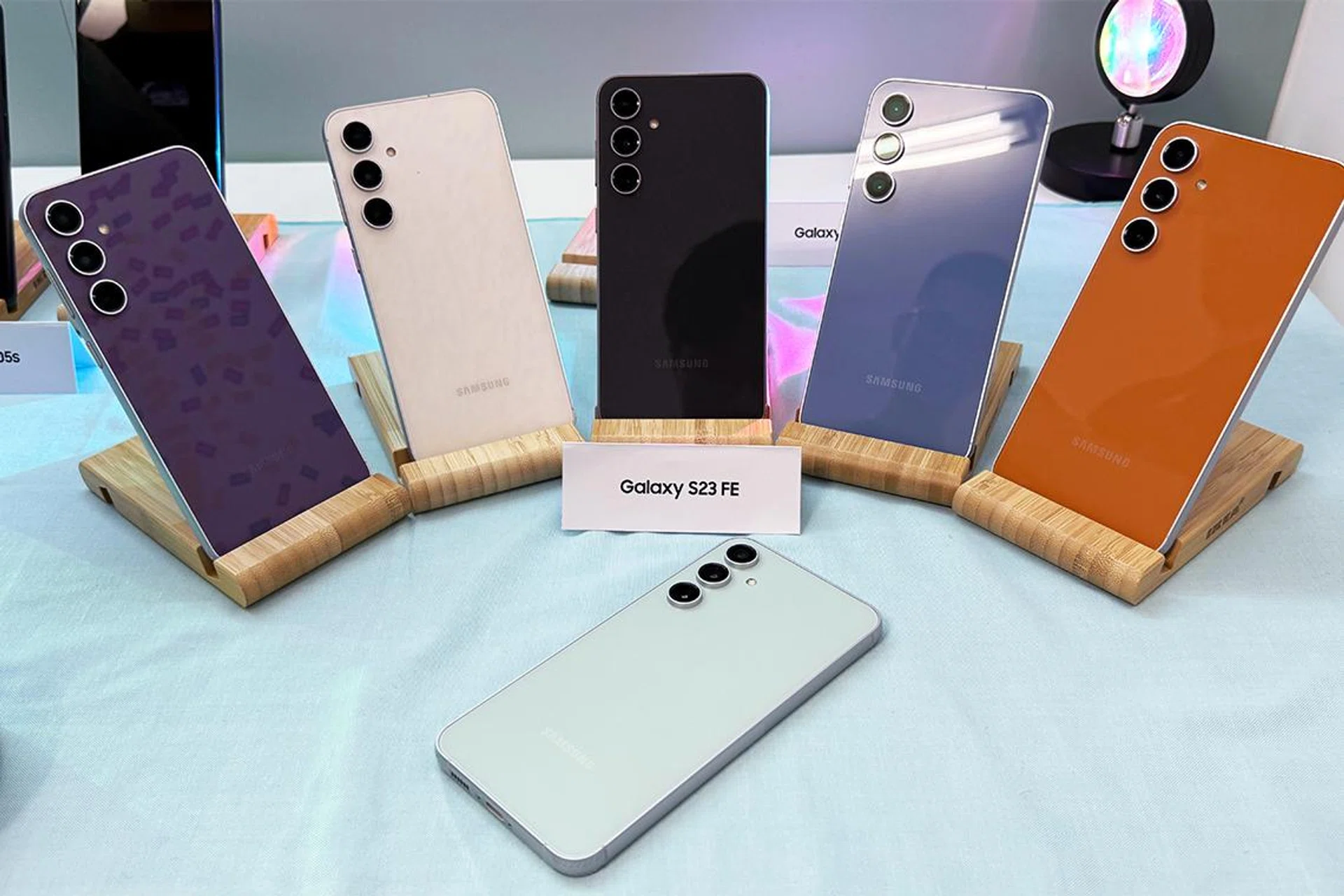 Samsung Galaxy S23 FE in its six colourways.