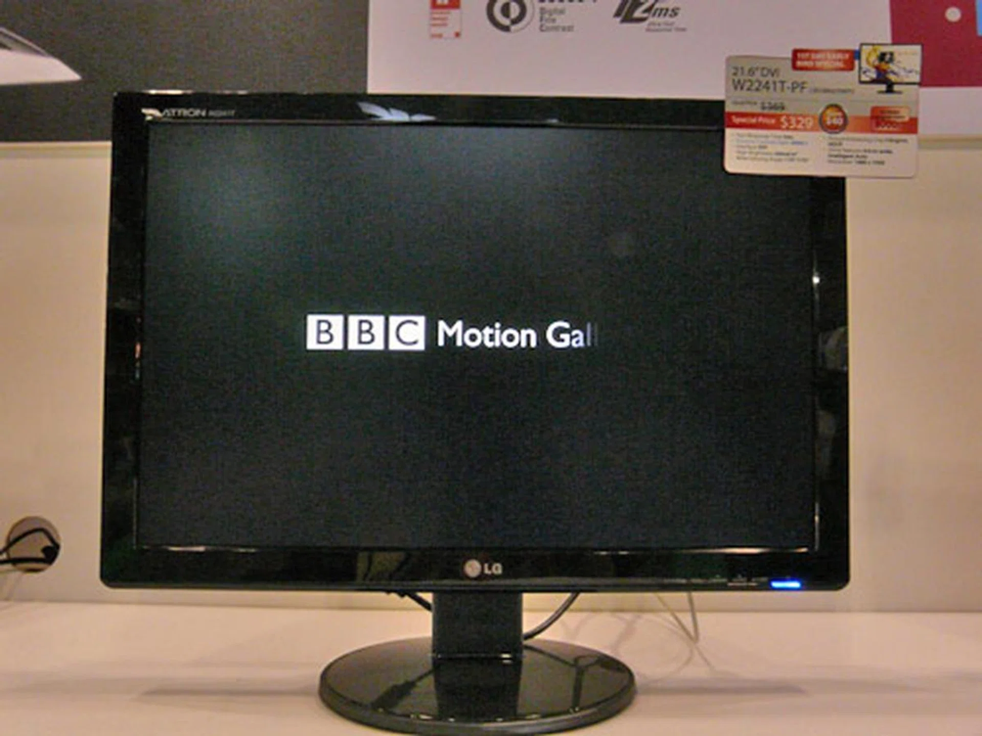  Another gamer-centric screen is this LG W2241T-PF, which has a slightly slower response time of 5ms. S$329 (U.P. S$369).  