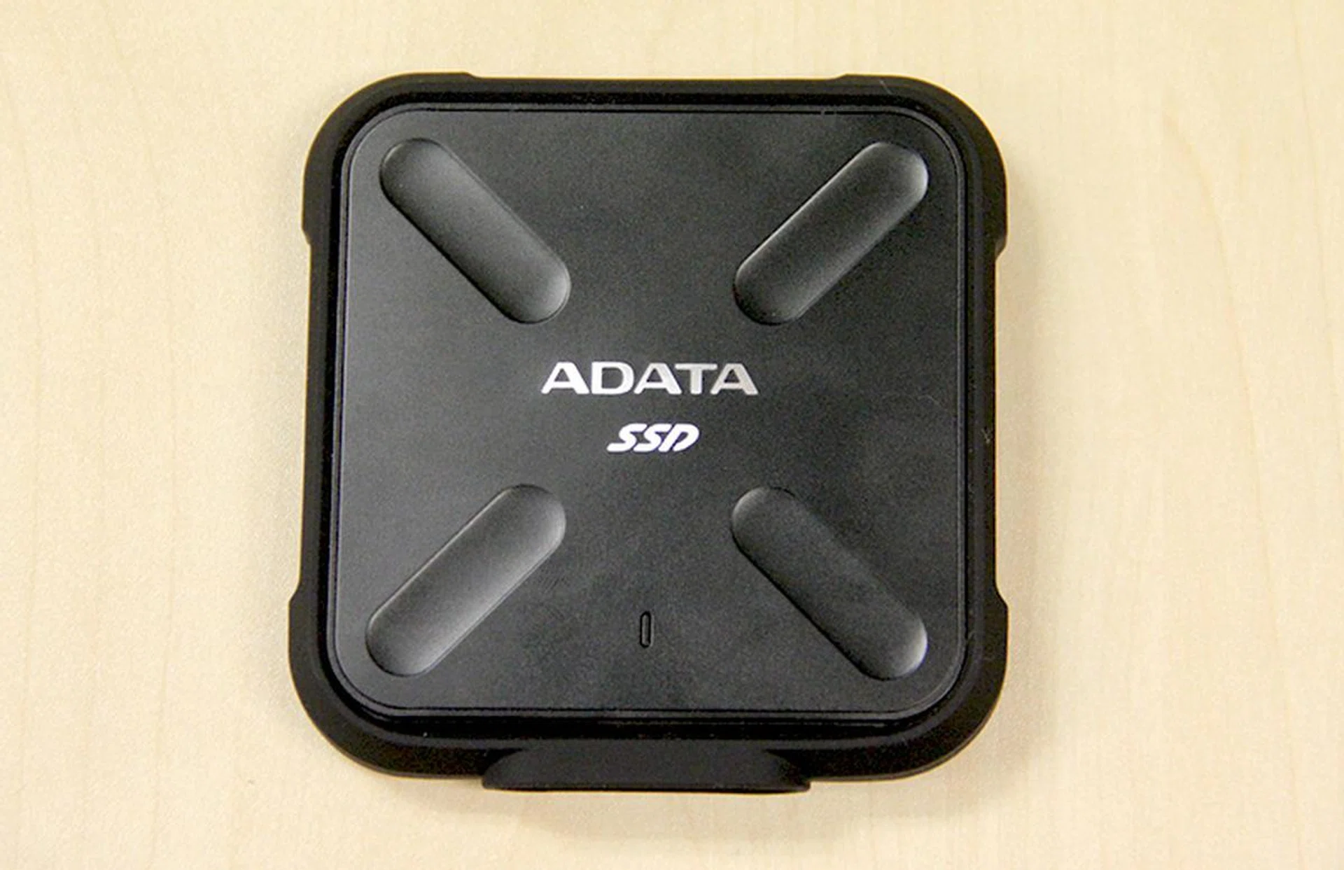 The ADATA SD700 features a square design and its metal chassis is protected by a ring of rubber.