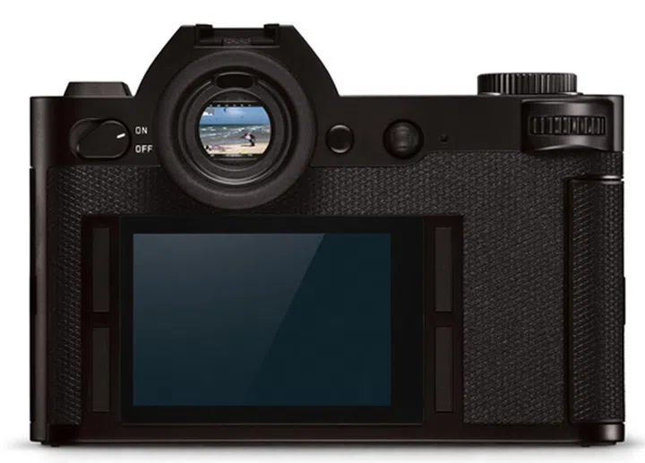 The EVF has an impressive 4.4-megapixel resolution.