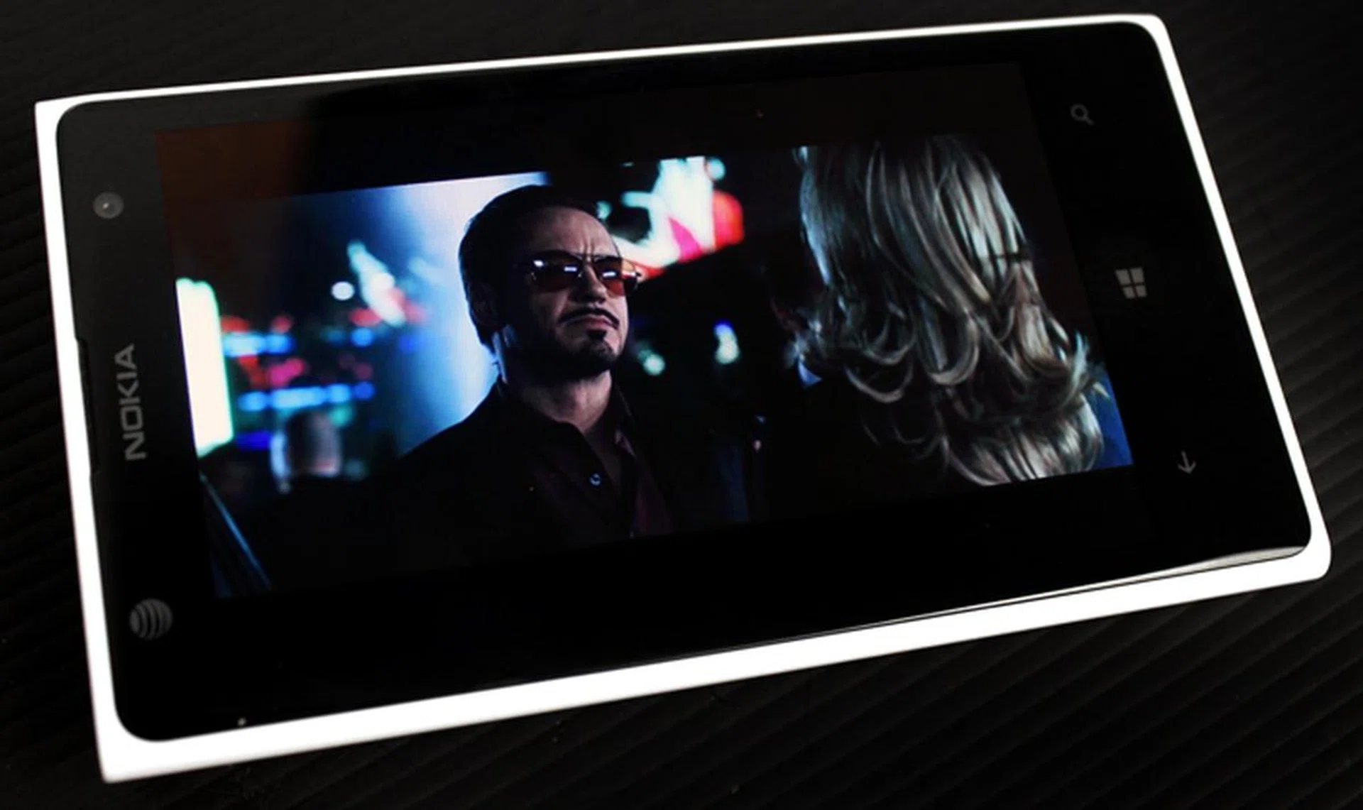 The 1020's AMOLED display boasts vivid colors, deep blacks and excellent contrast, making it perfect for watching movies.