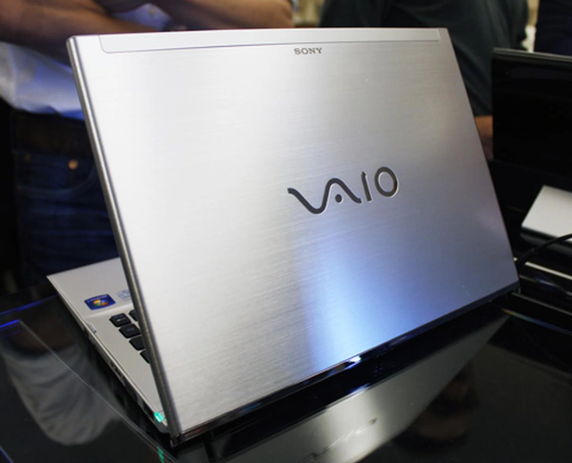 The lid of the VAIO T features Sony's 'Hairline' aluminum - essentially a heavily brushed aluminum finish.