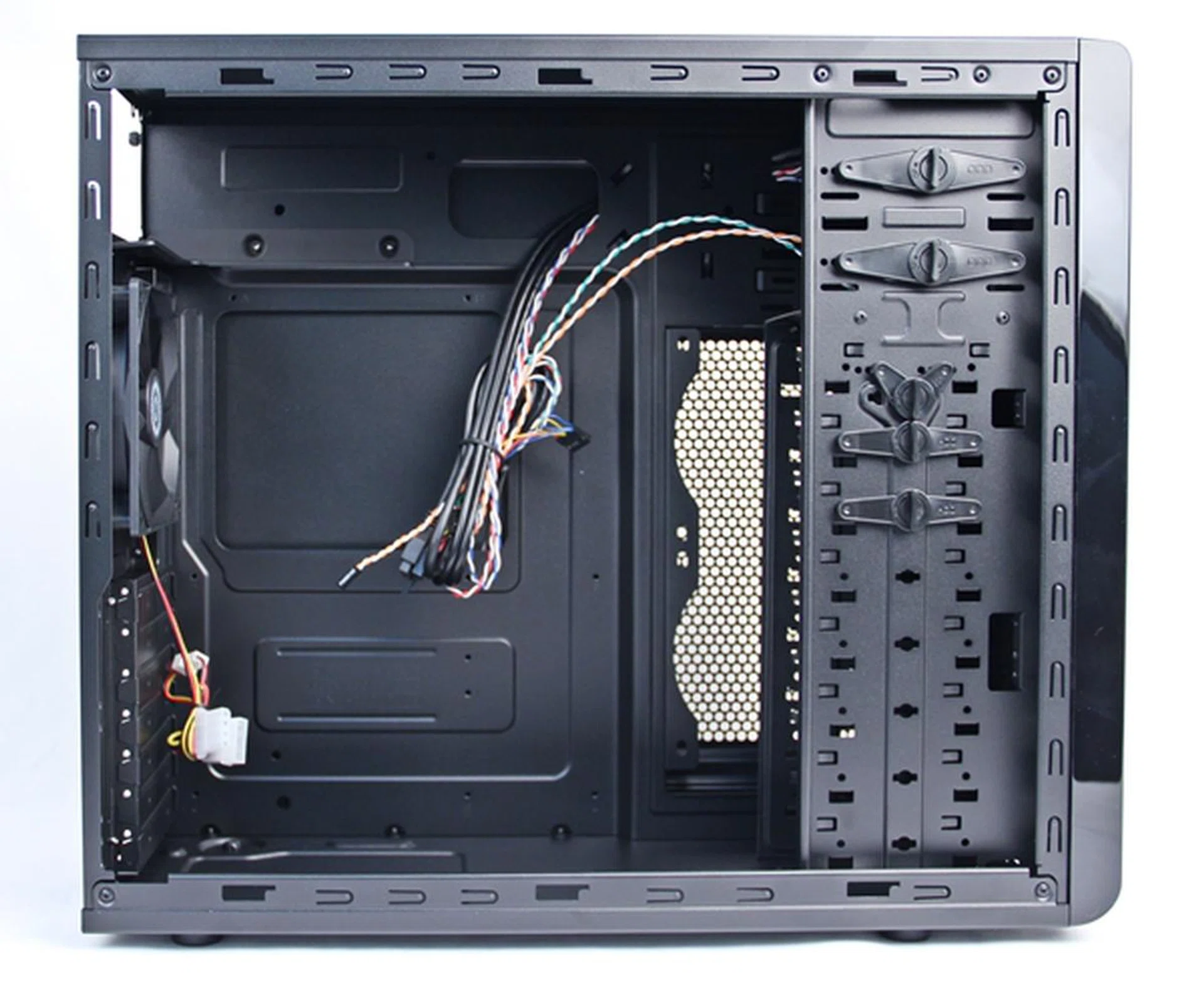 The interior of the CM Force 500 is roomy and is touted by Cooler Master to be able to accommodate high-end graphics cards like the AMD Radeon HD 7990-based ones. (Of course, if you can afford that class of graphics cards, you would get yourself a high-end chassis and not an entry-level one such as this.)