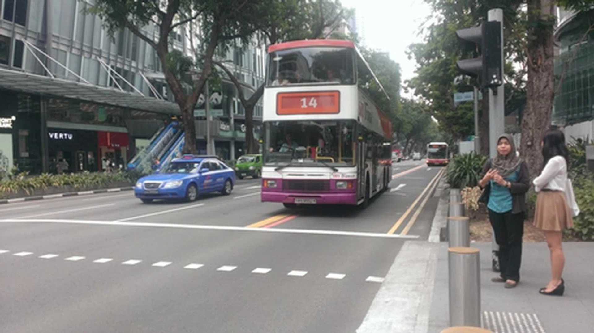 Photo taken from the 8.0-megapixel rear camera. Click for original resolution.