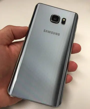 The Samsung Galaxy Note 5 will be available in two new colors (titanium silver and pearl white) from this weekend.