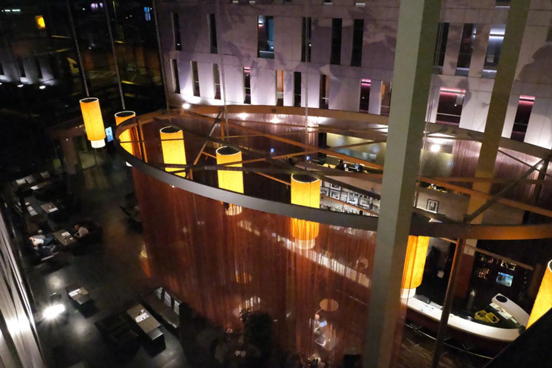 18mm at f/11, 1/100s, ISO 51,200