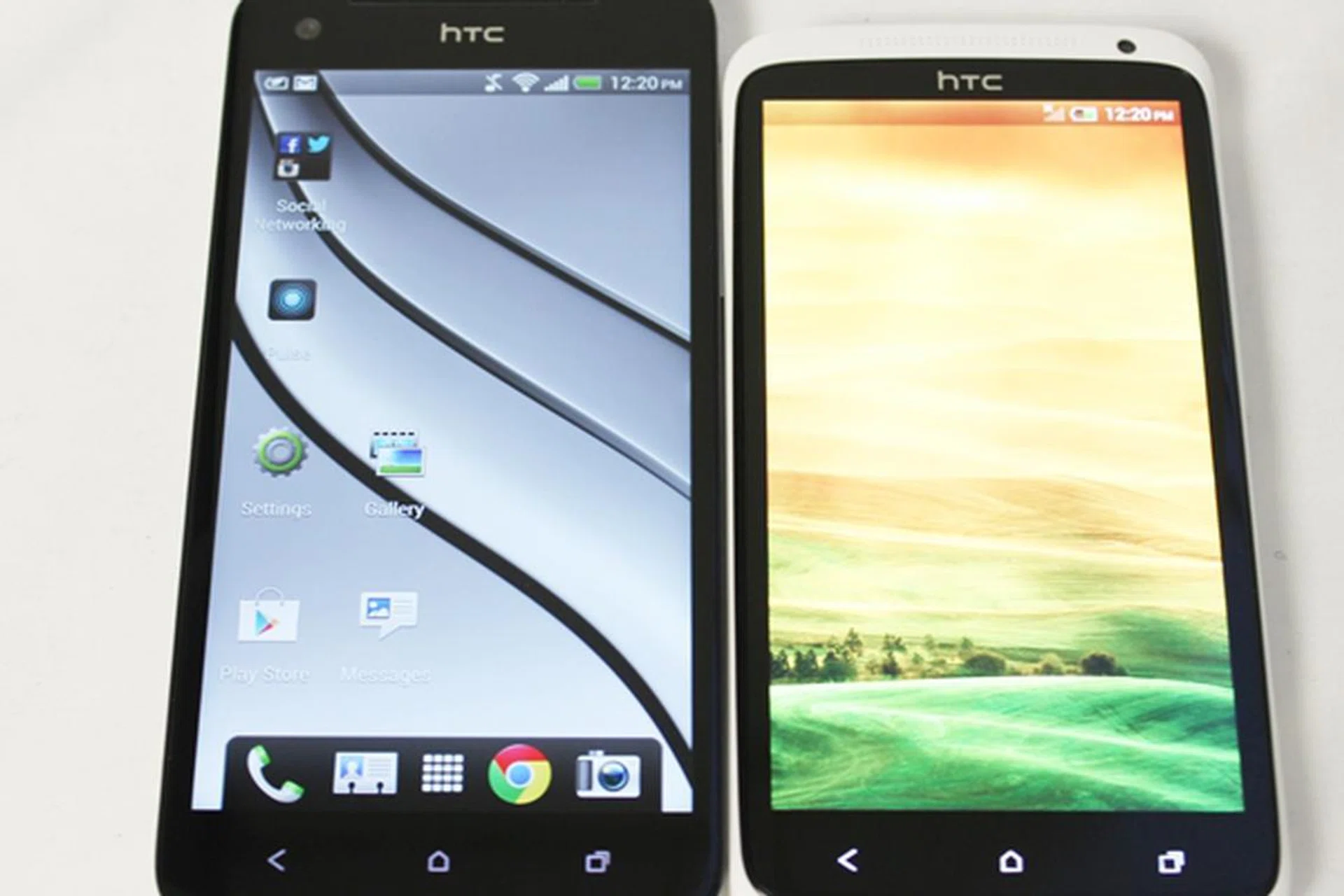 Does this picture remind you of another fruity phone? The HTC Butterfly (left) is just slightly longer and wider than the One X (right).