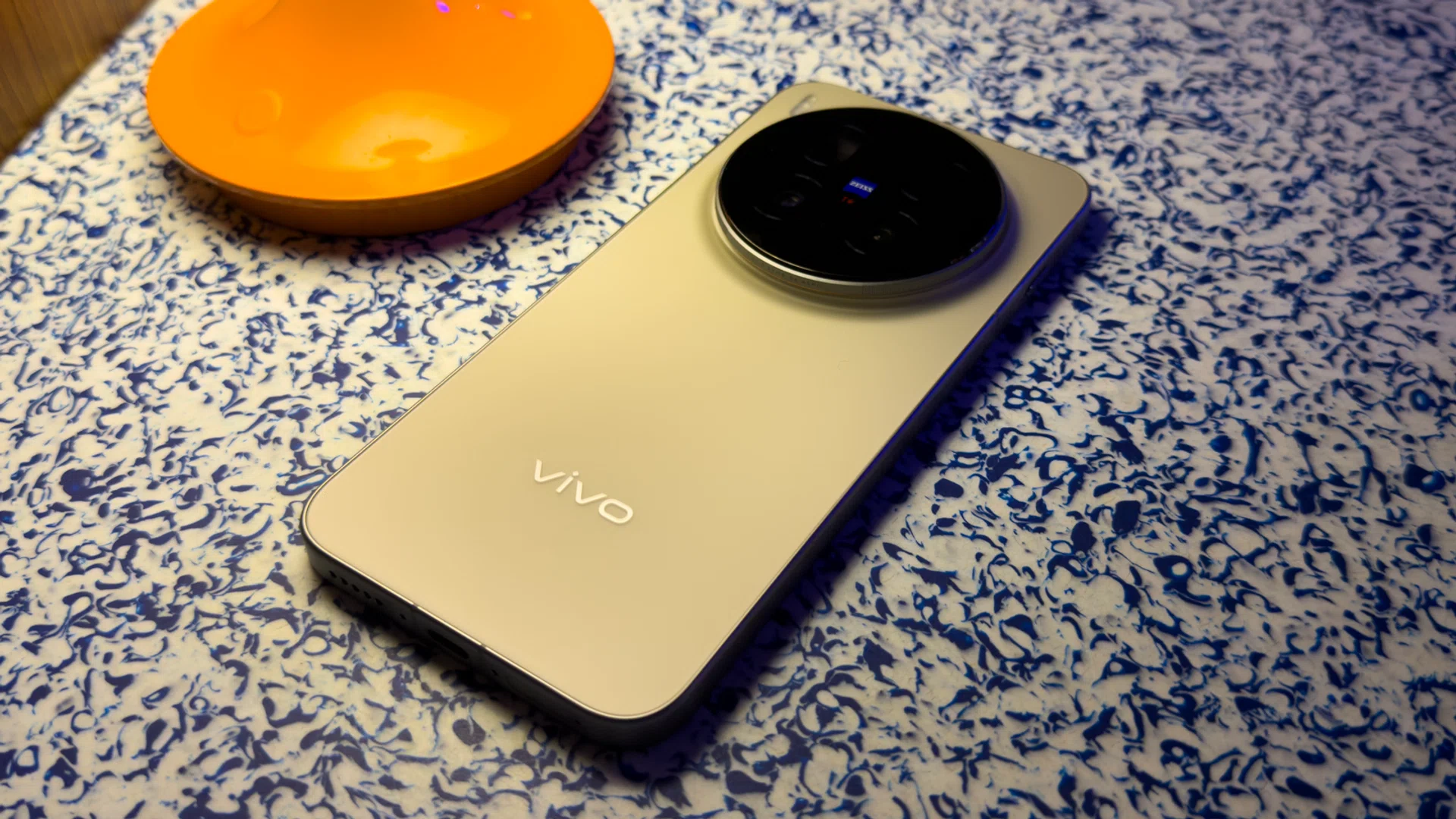 Vivo X300 Pro in Dune Brown